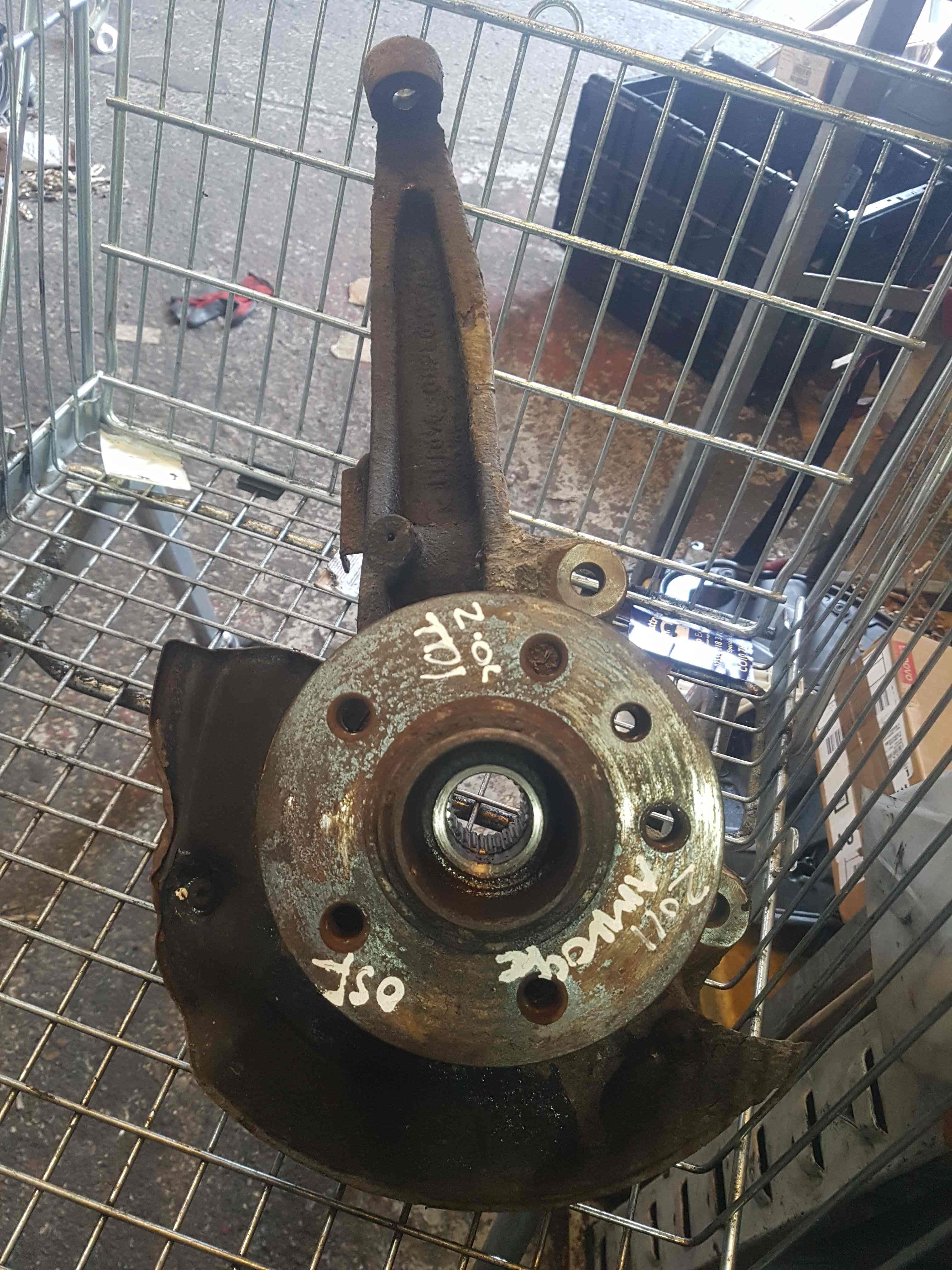 Volkswagen Amarok 2010-2018 2.0 TDI Driver OSF Front Wheel HUB 