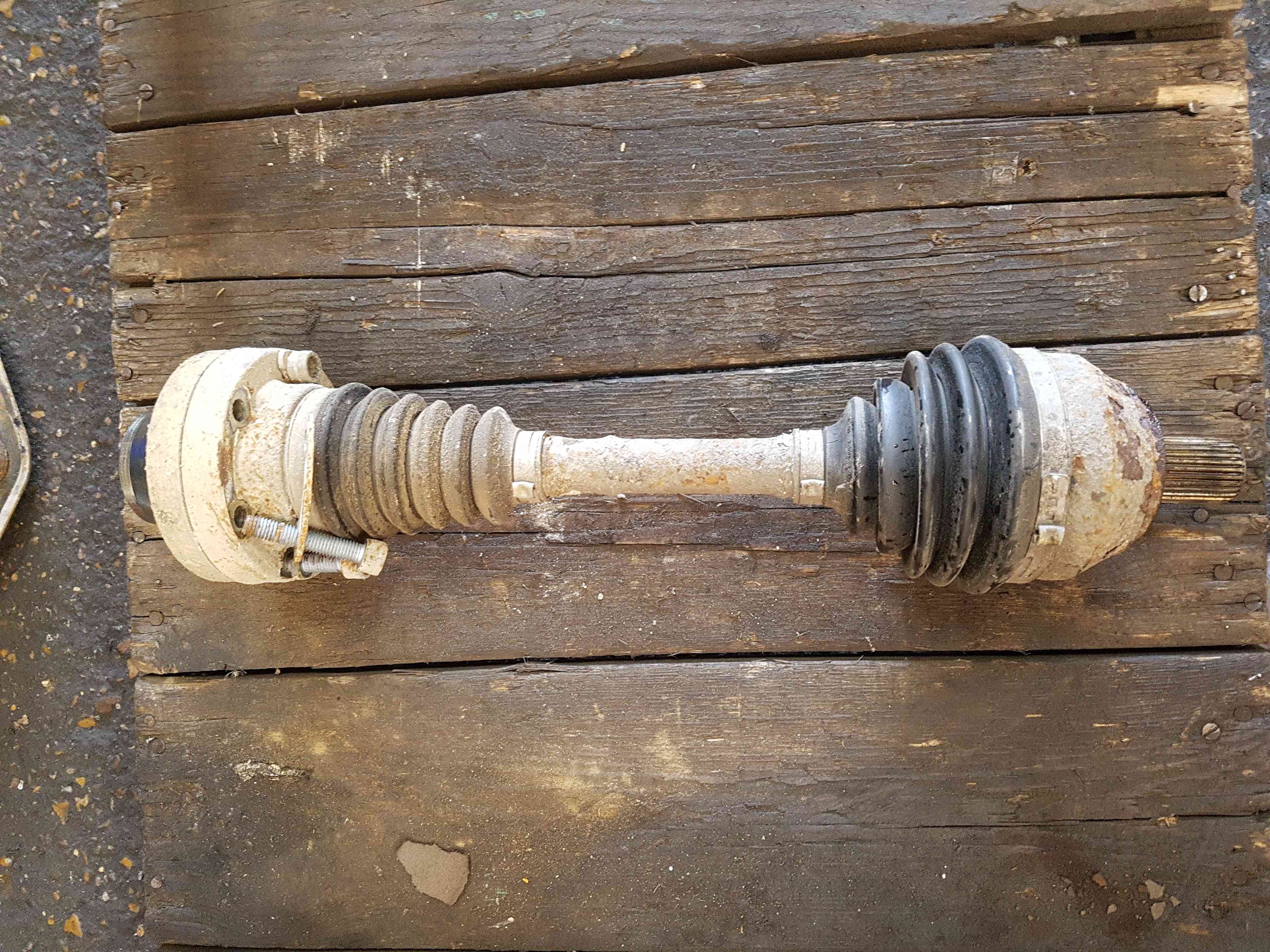 Volkswagen Amarok 2010-2018 2.0 TDI Drivers OSF Front Driveshaft