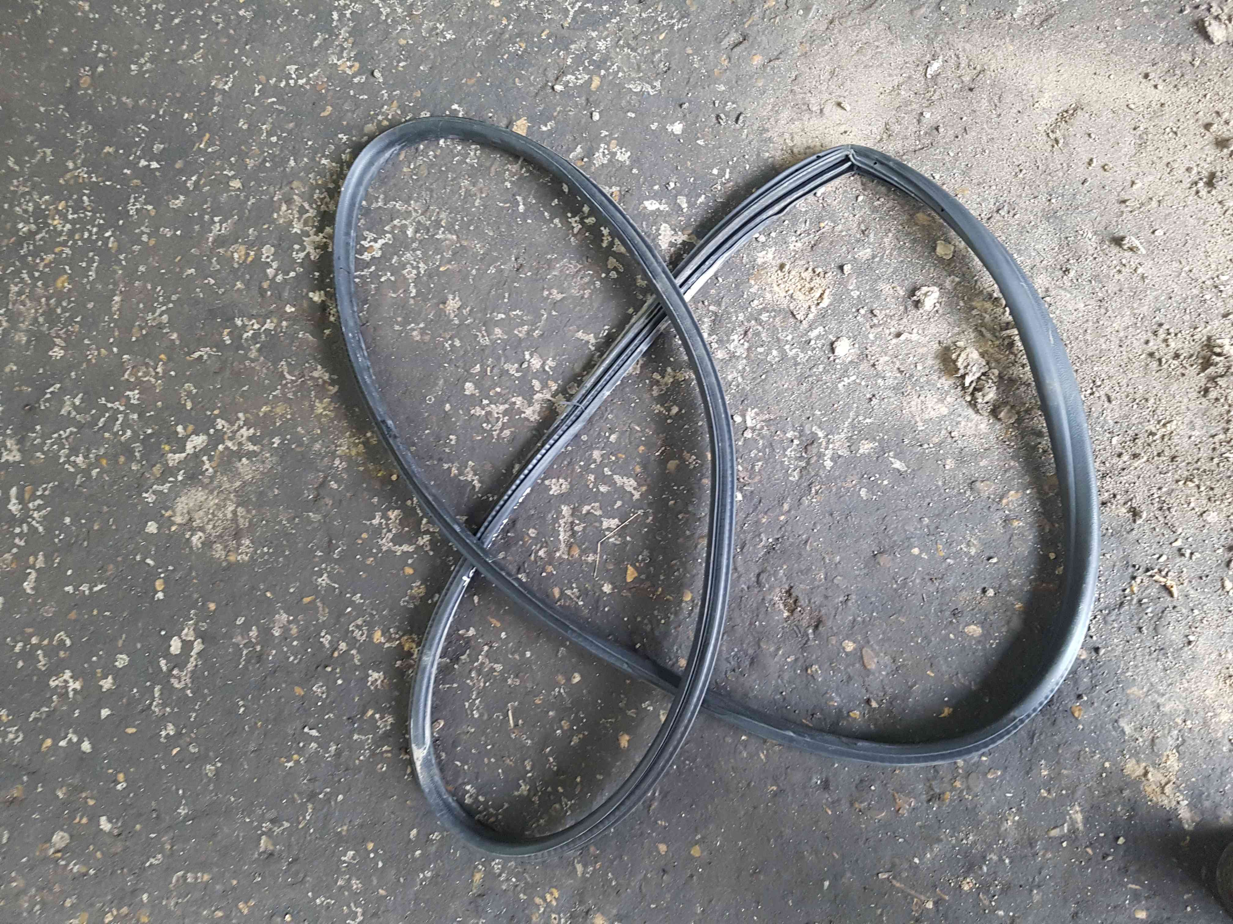 Volkswagen Amarok 2010-2018 Drivers OSF Front Door Rubber Seal