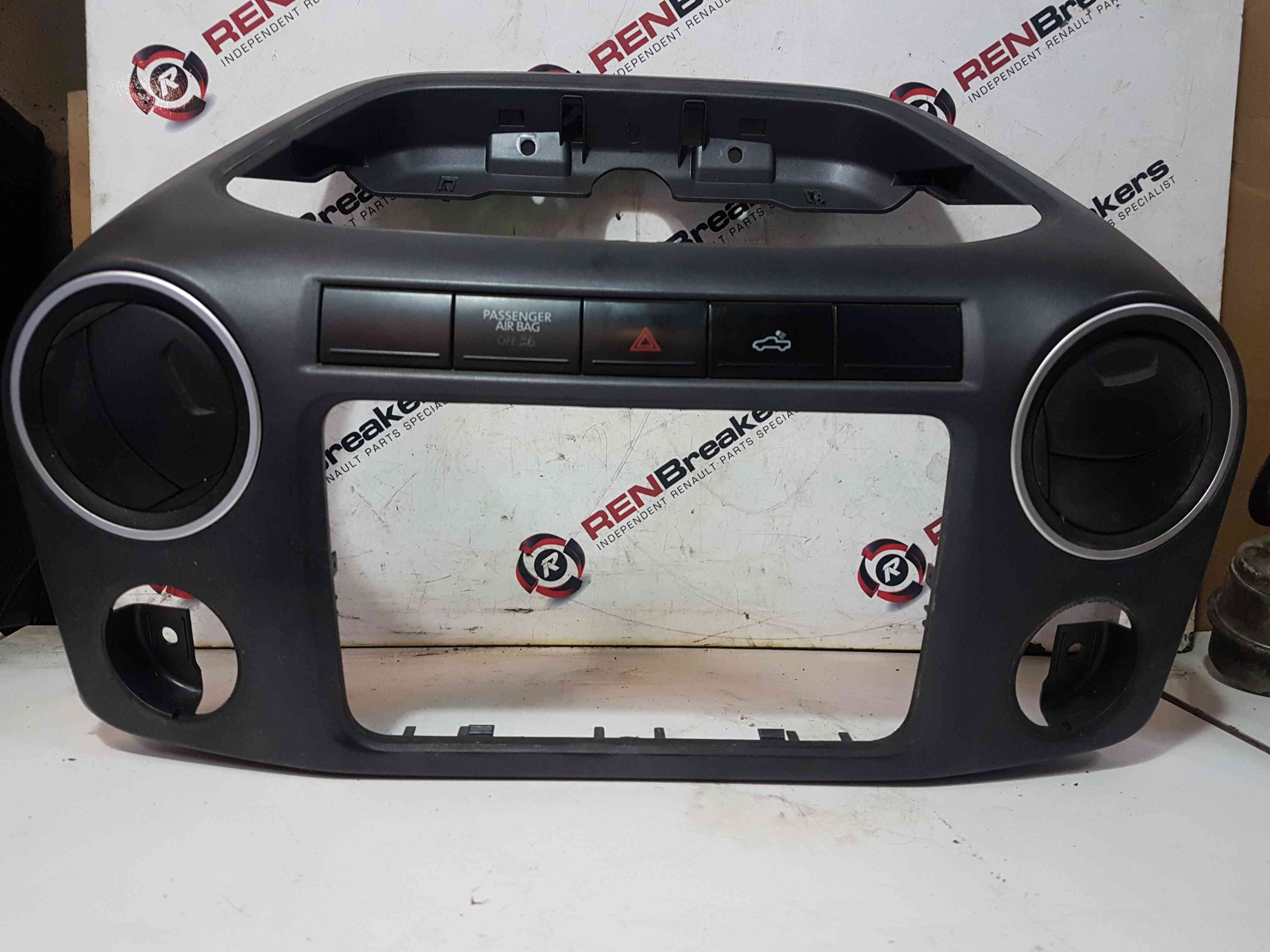Volkswagen Amarok MK1 2010-2018 Centre Heater Vents 2H0857211f