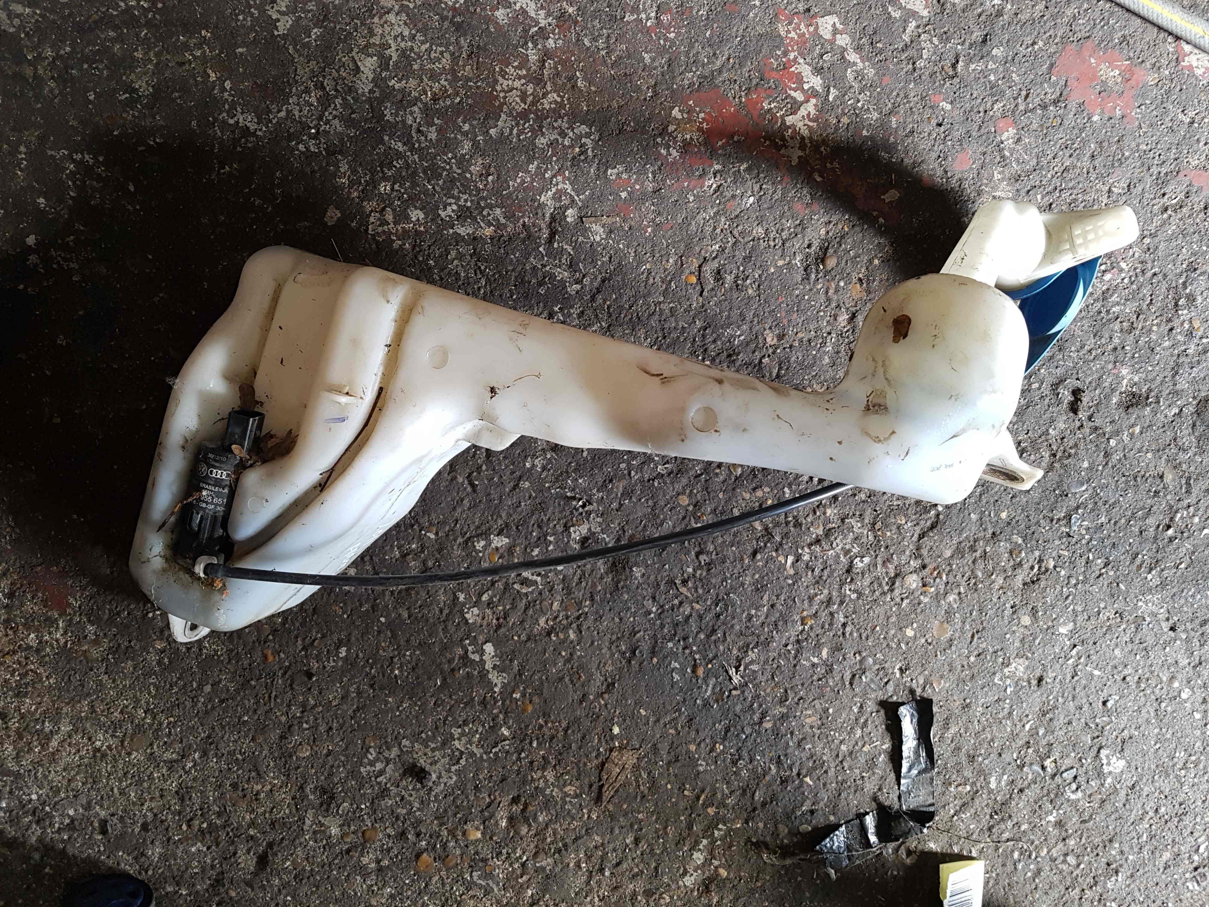 Volkswagen Amarok MK1 2010-2018 Windscreen Washer Bottle + Pump  2H0955453
