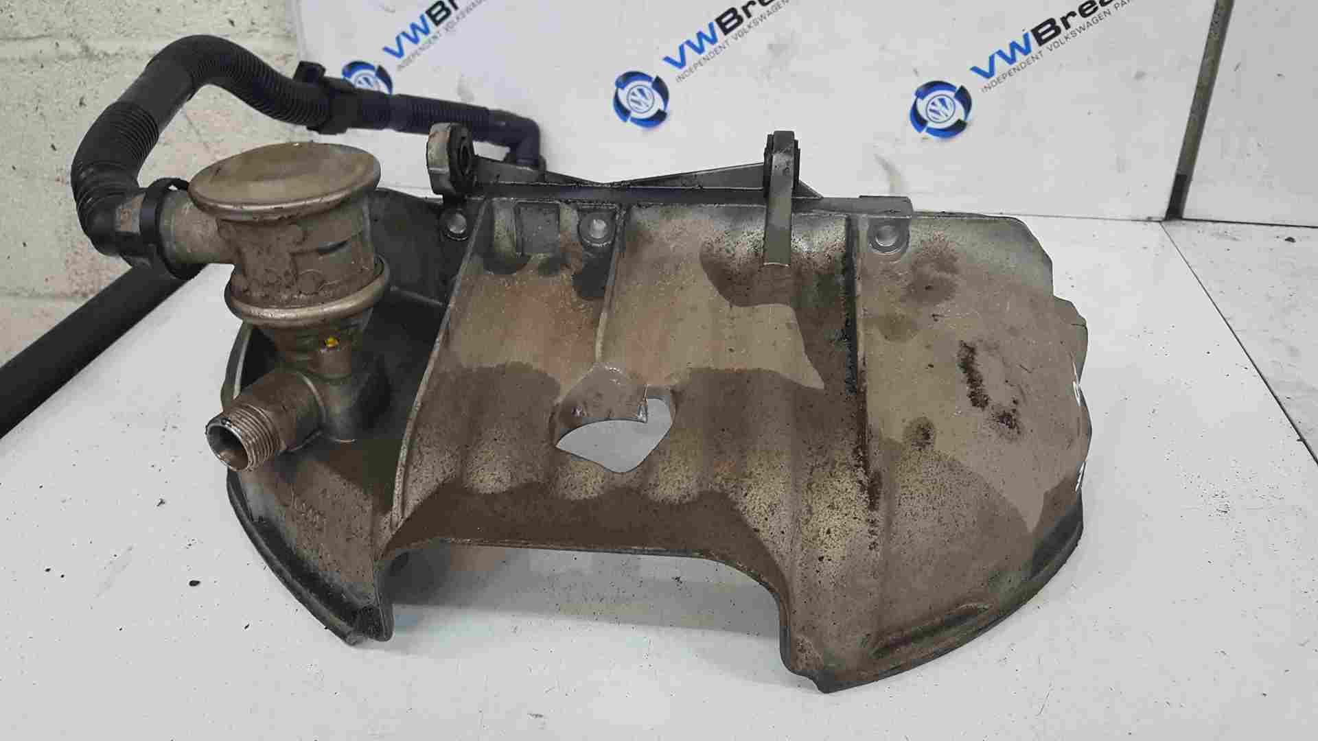 Volkswagen Beetle 1998-2006 2.0 Exhaust Manifold Cover + EGR Valve