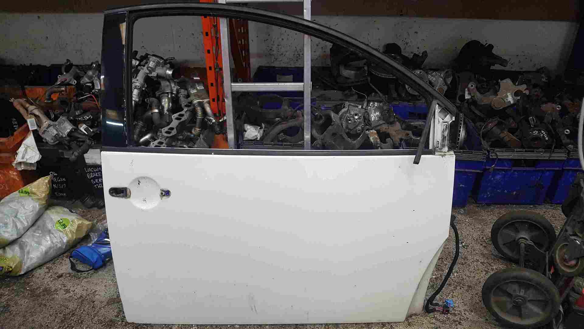 Volkswagen Beetle 1998-2006 Drivers OSF Front White Door LR9A