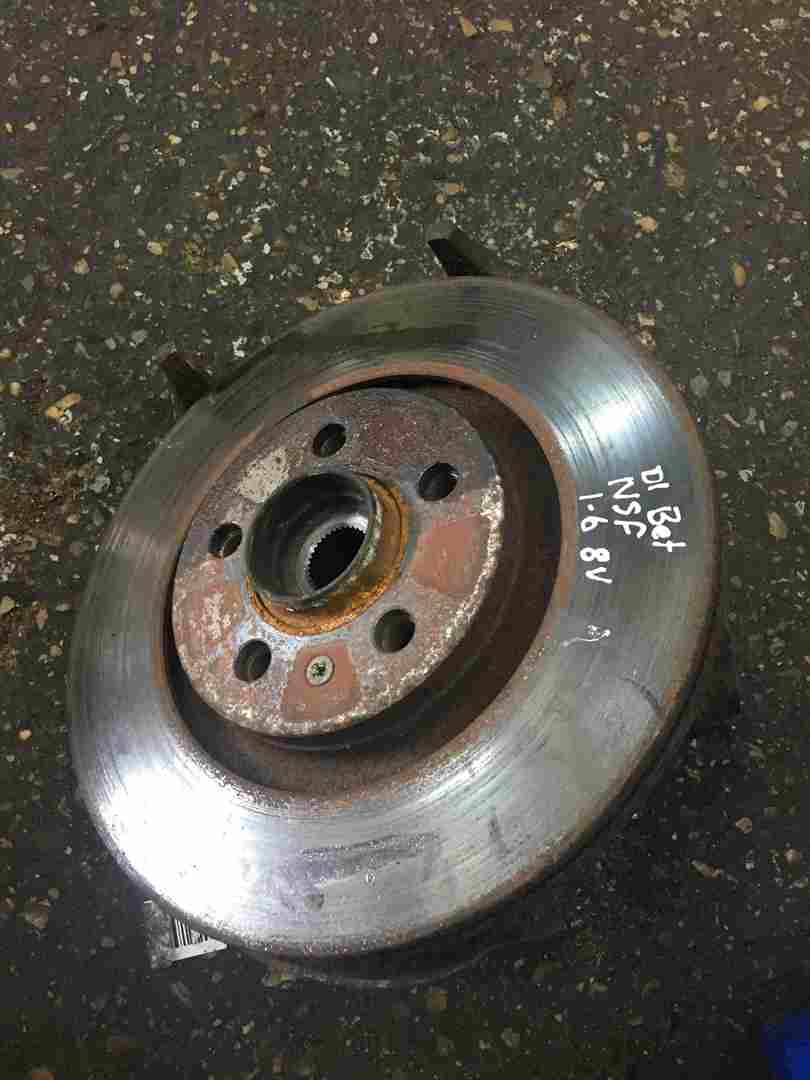 Volkswagen Beetle 1999-2006 1.6 8v Passenger NSF Front Wheel Hub