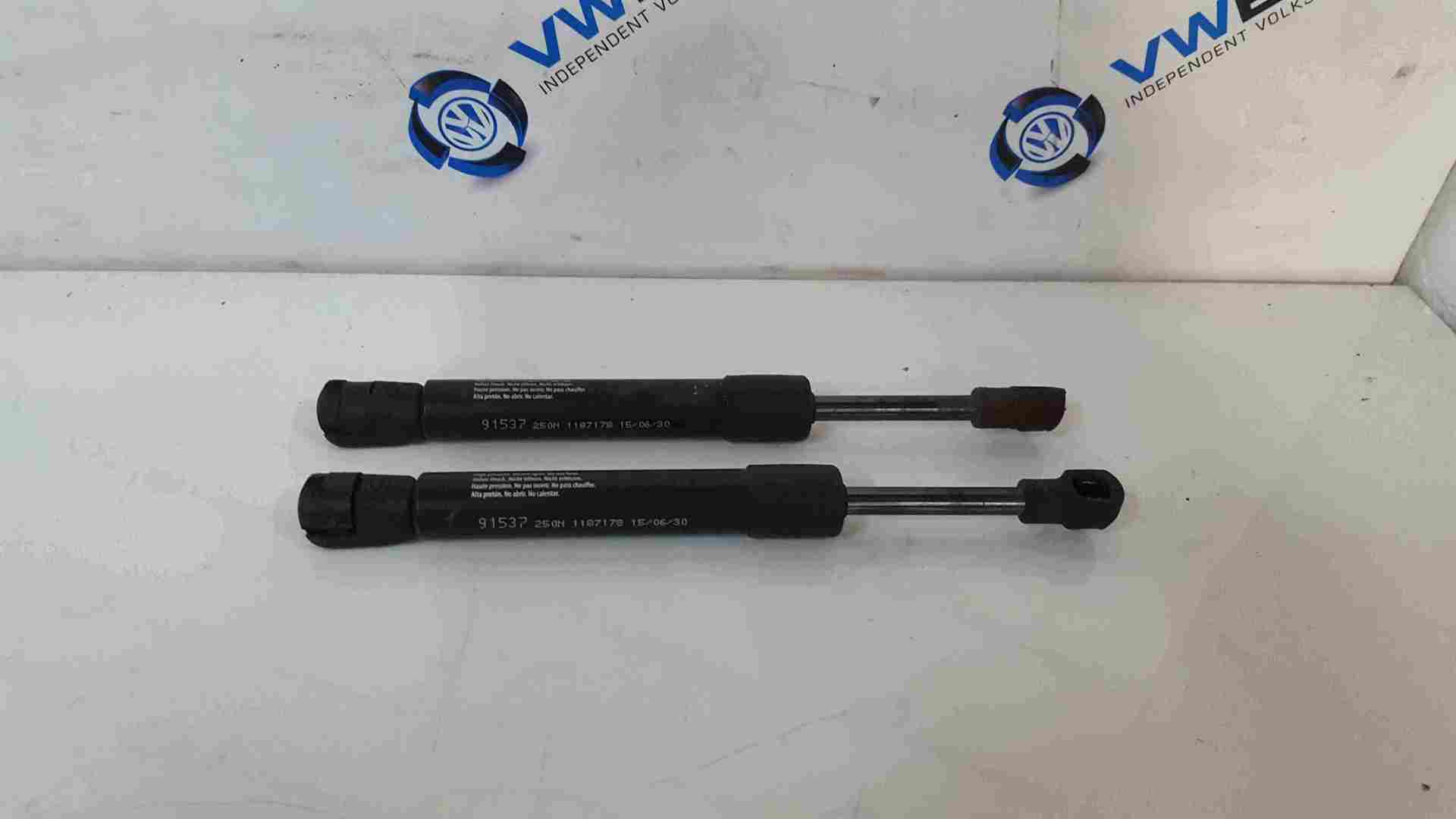 Volkswagen Beetle Convertible 2002-2011 Boot Gas Struts Pair 1y0927550d