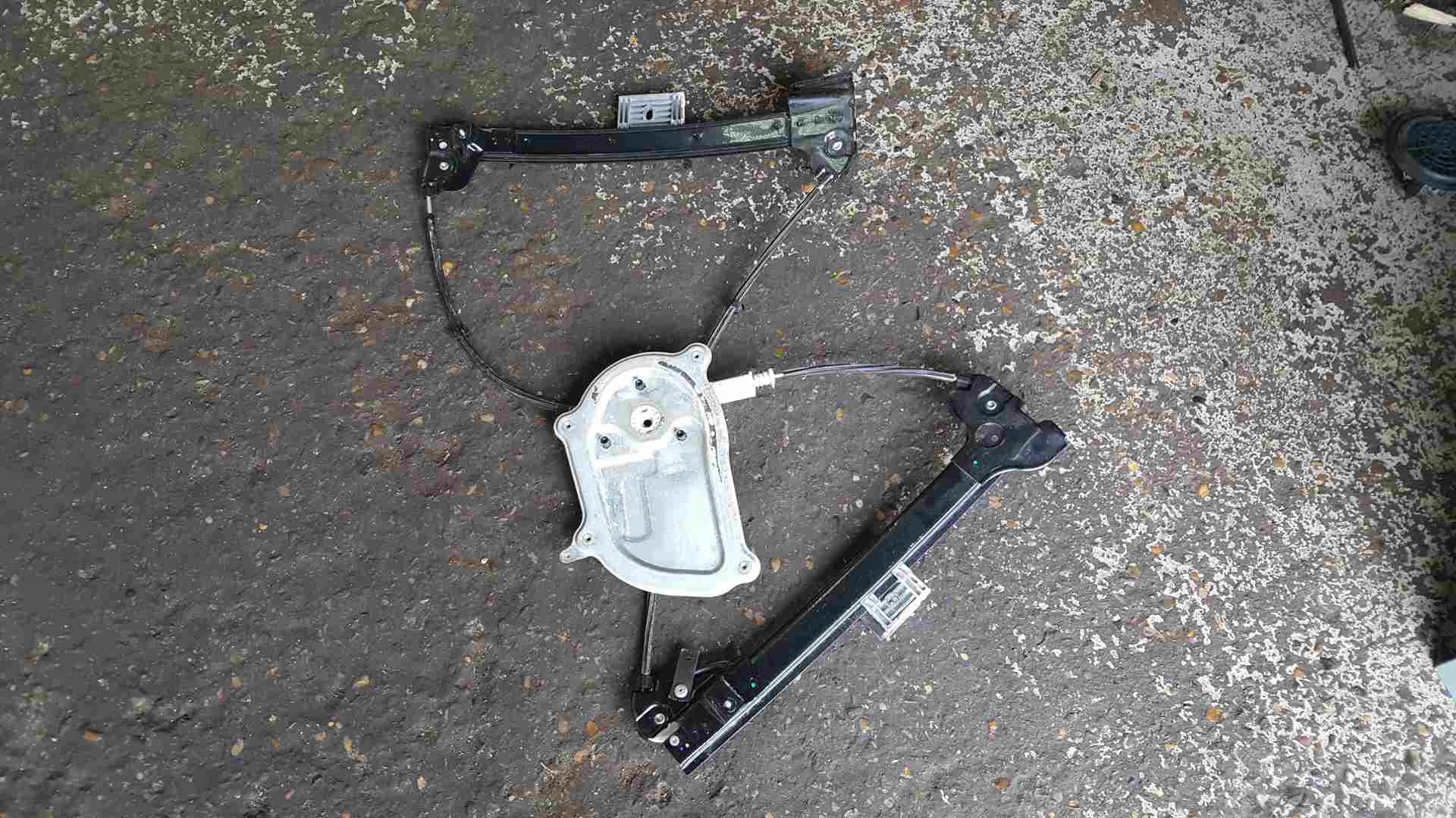 Volkswagen Beetle Convertible 2002-2006 Drivers OSF Front Window Regulator
