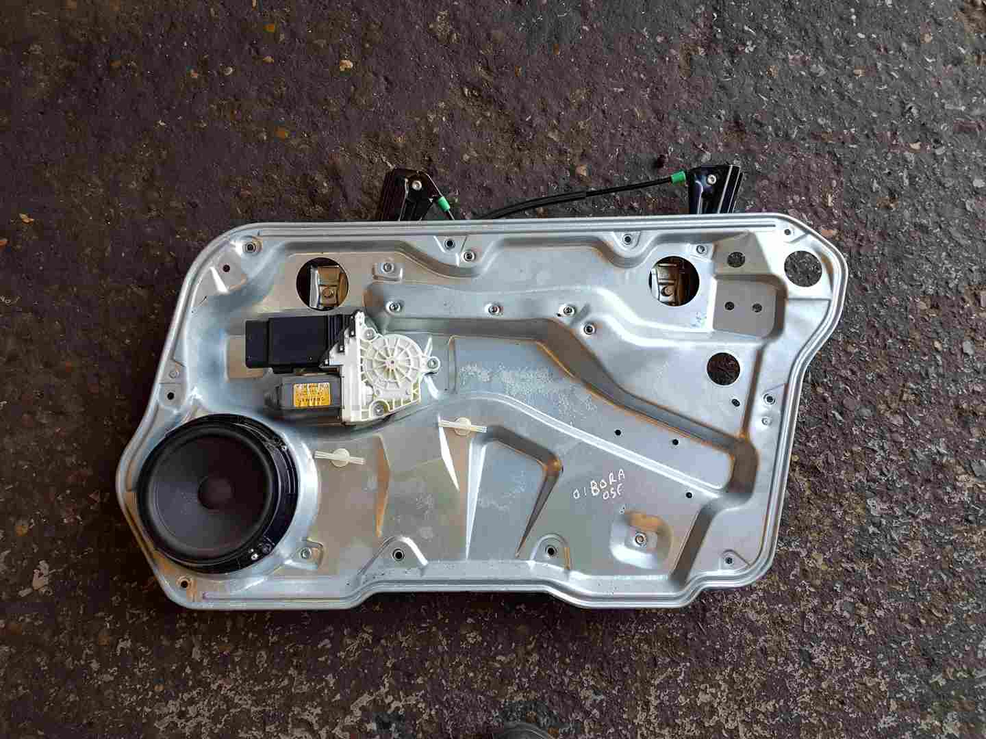 Volkswagen Bora 1998-2005 Drivers OSF Front Window Motor + Regulator 