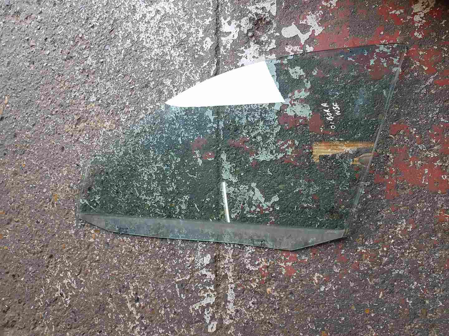Volkswagen Bora 1998-2005 Passenger NSF Front Window Glass