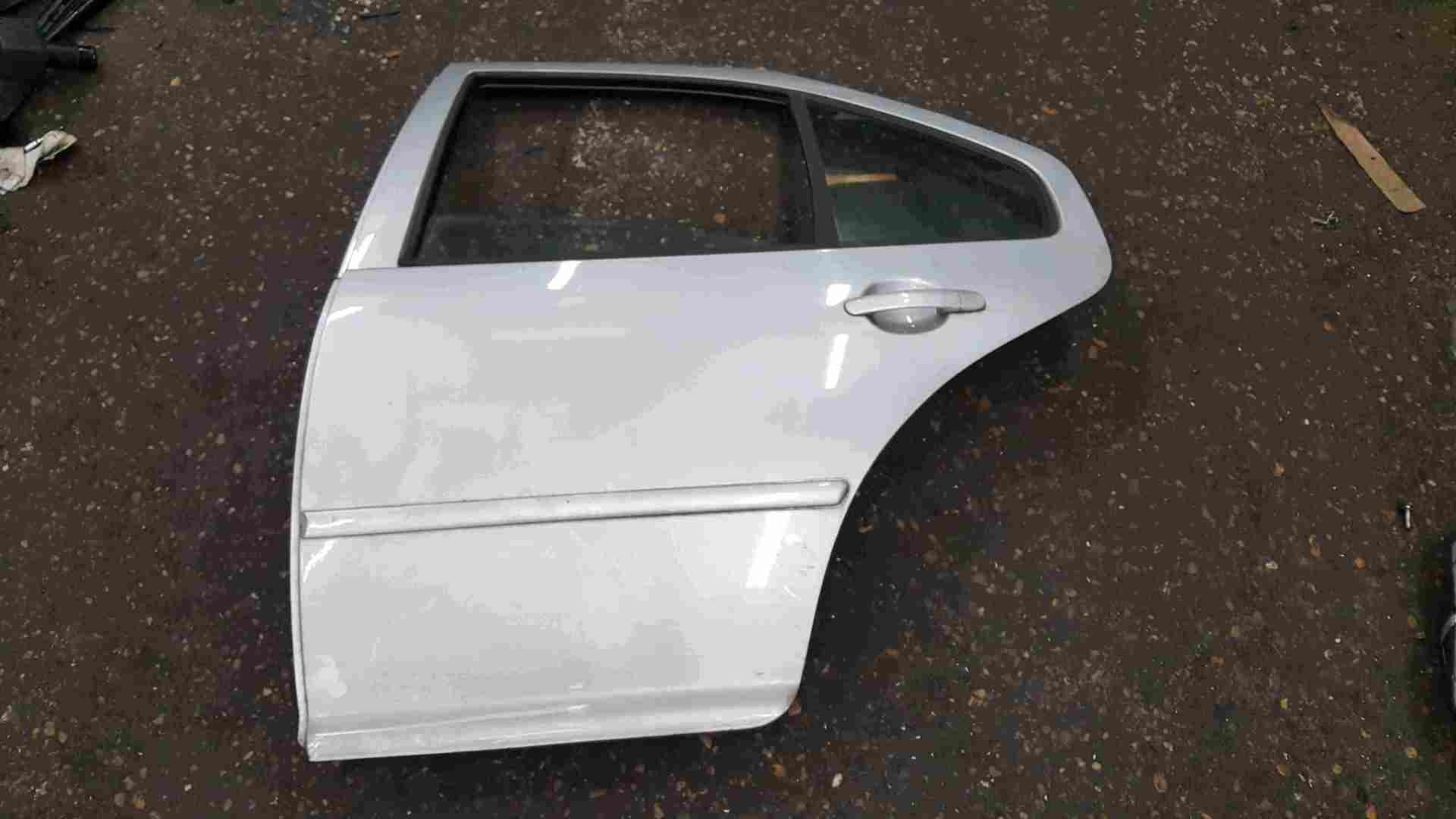 Volkswagen Bora 1998-2005 Passenger NSR Rear Door Silver LA7W