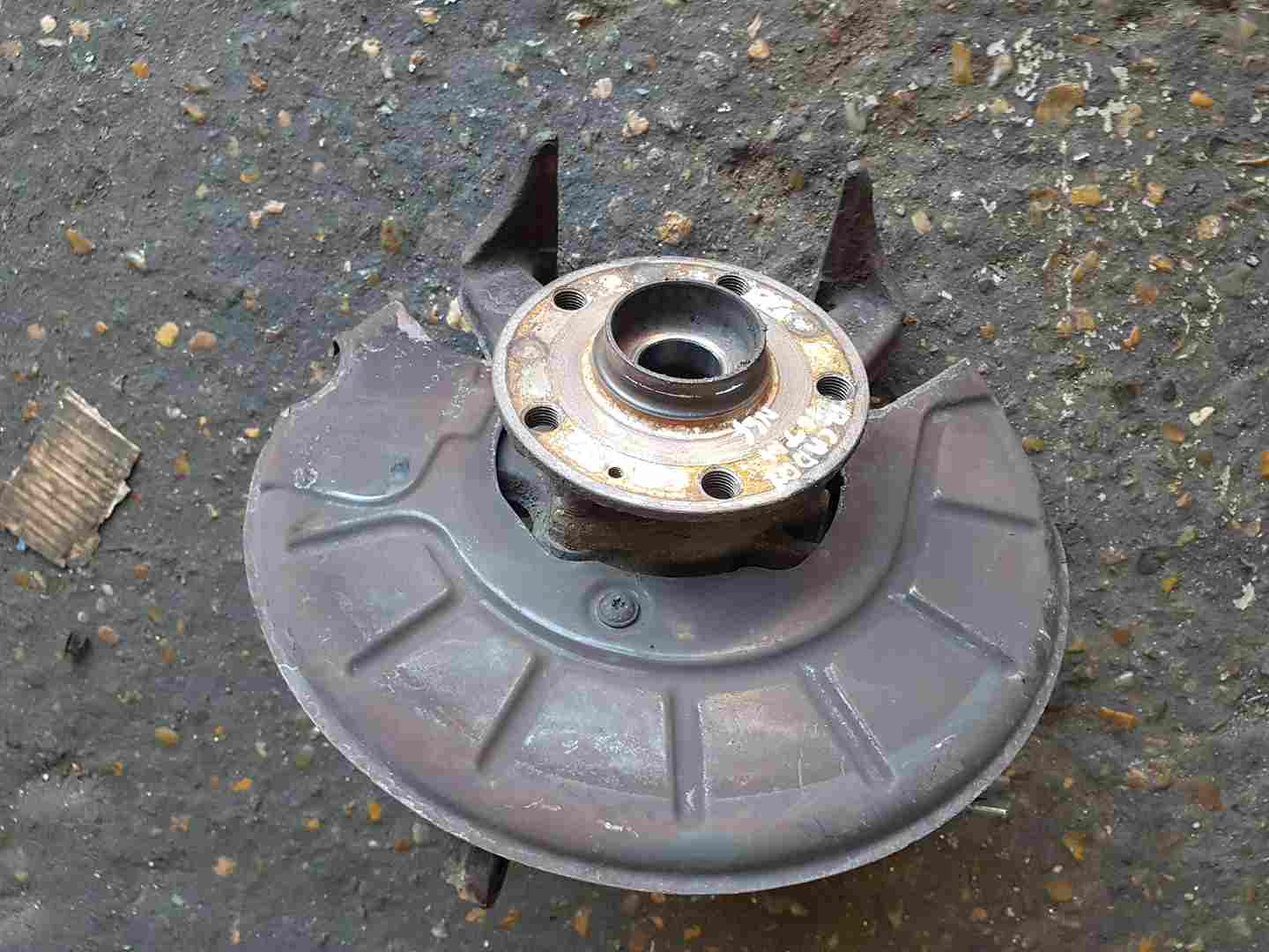 Volkswagen Caddy 2004-2010 1.6 TDI Passenger NSF Front Wheel HUB + Bearing