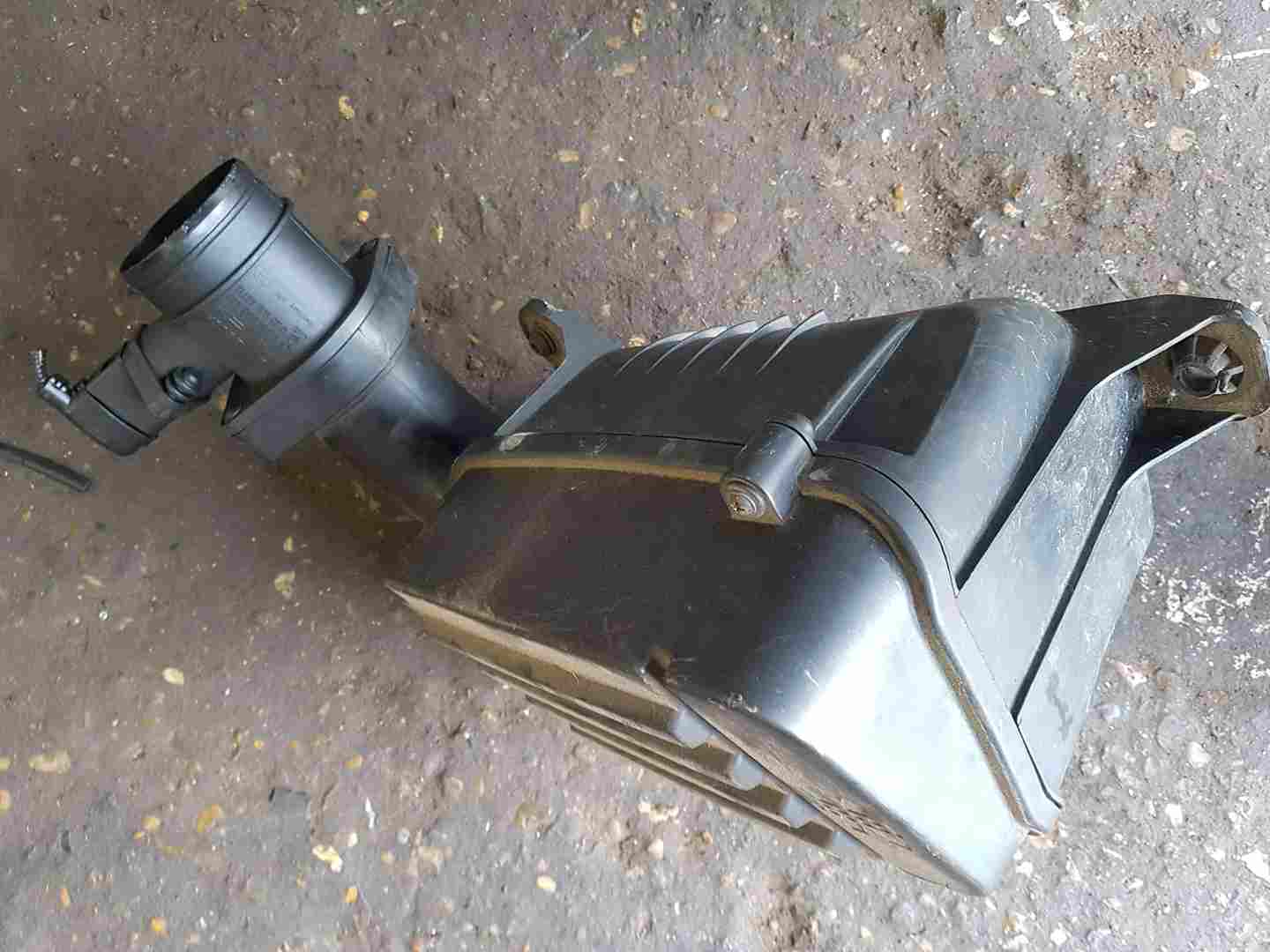 Volkswagen Caddy 2004-2010 2.0 SDI Airbox Filter Housing 1K0129610