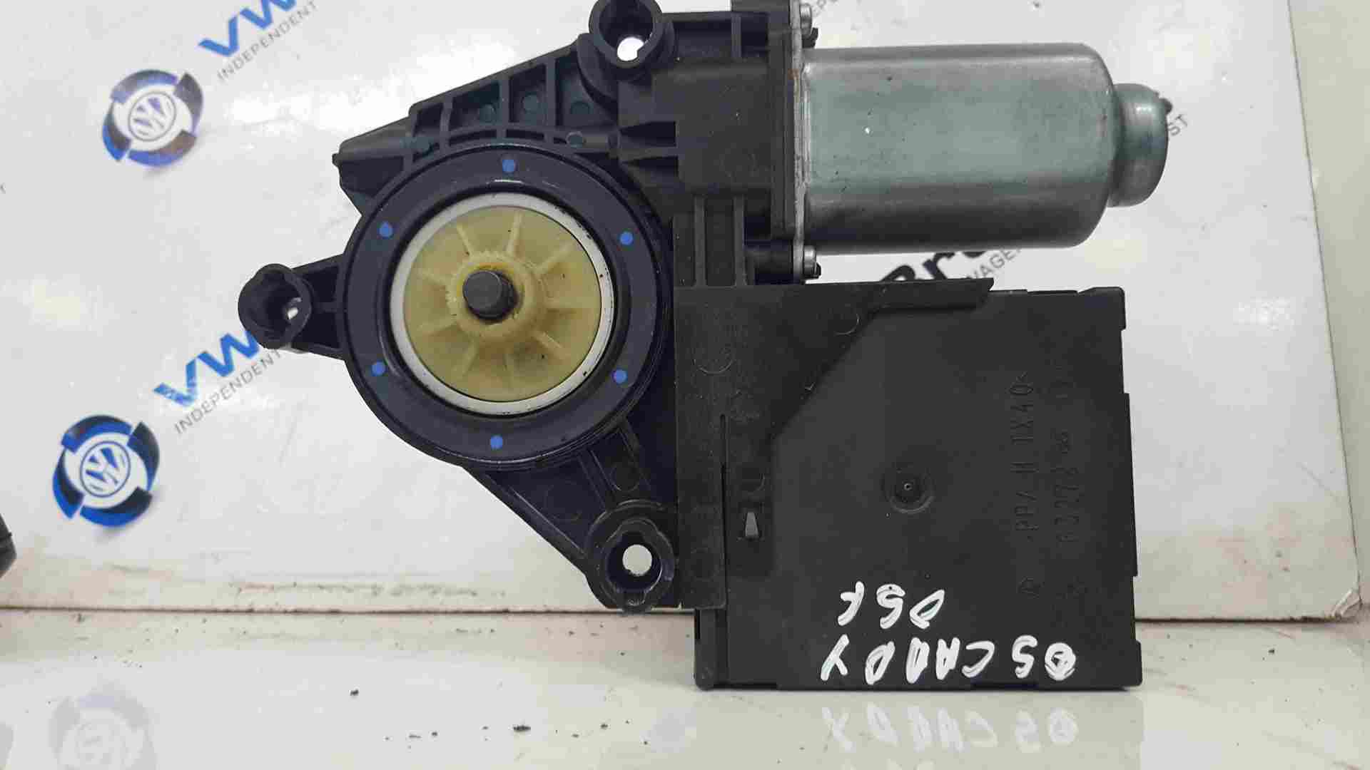 Volkswagen Caddy 2004-2010 Drivers OSF Front Window Motor 1T0959701D 1K0959793J
