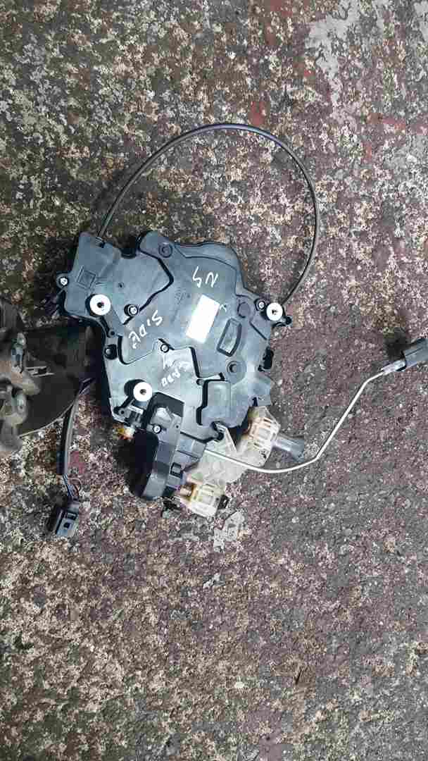 Volkswagen Caddy 2004-2010 Passenger Sliding Door Lock Mechanism 2K0843653AS