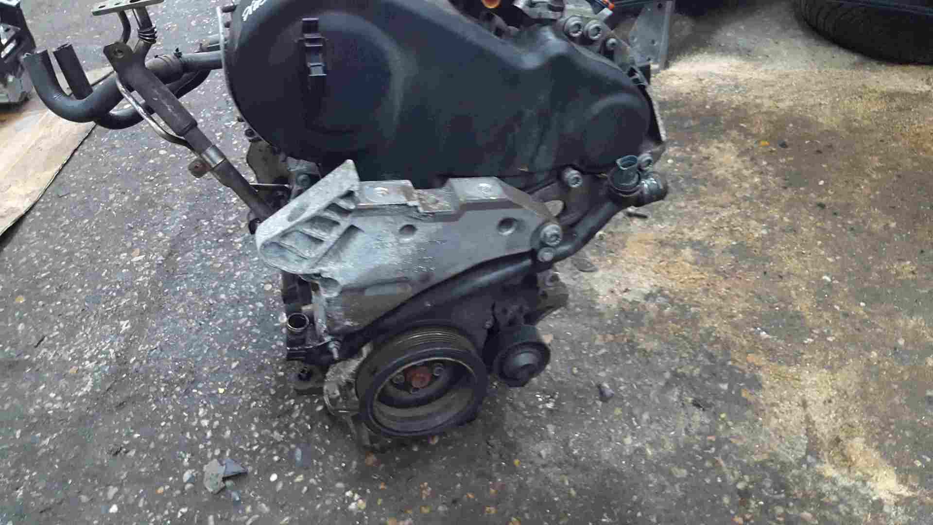 Volkswagen Caddy 2009-2012 1.6 TDI Engine Injectors + Pump Caye