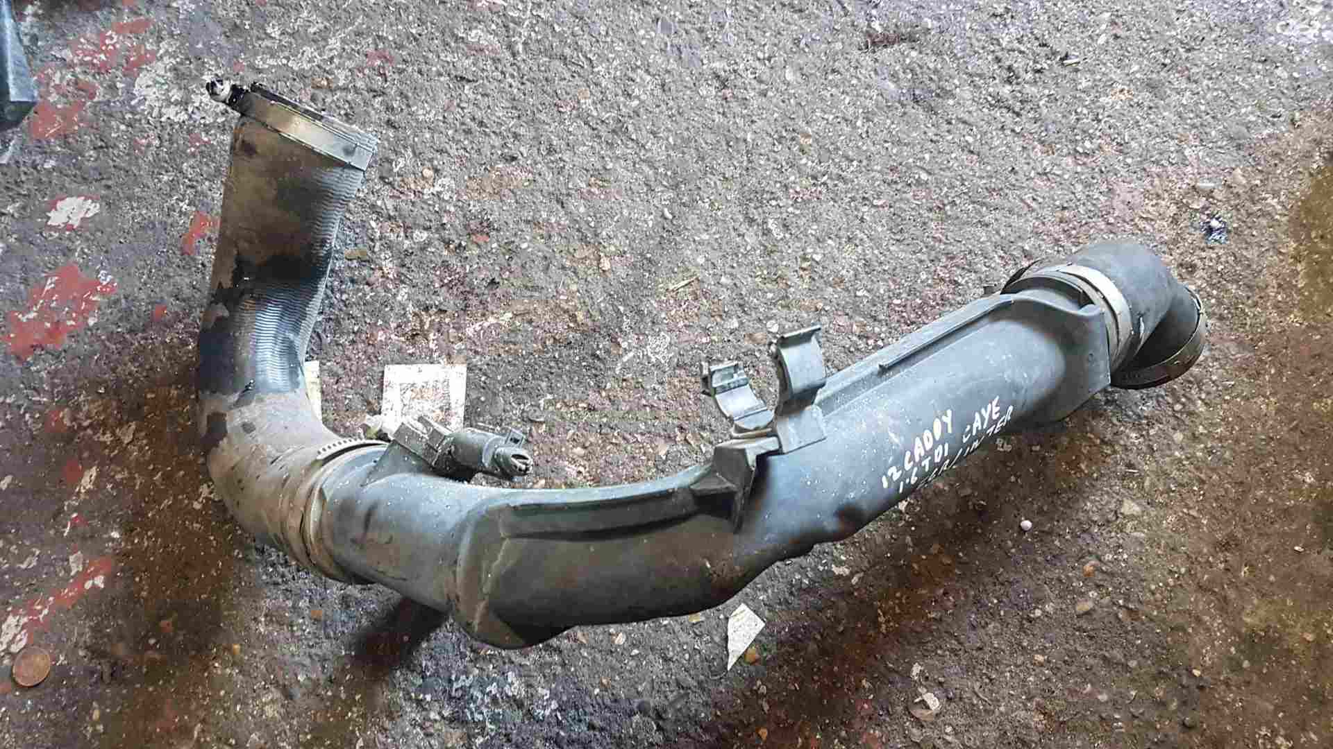 Volkswagen Caddy 2010-2015 1.6 TDI Intercooler Pipe Cayd 1K0145770ae