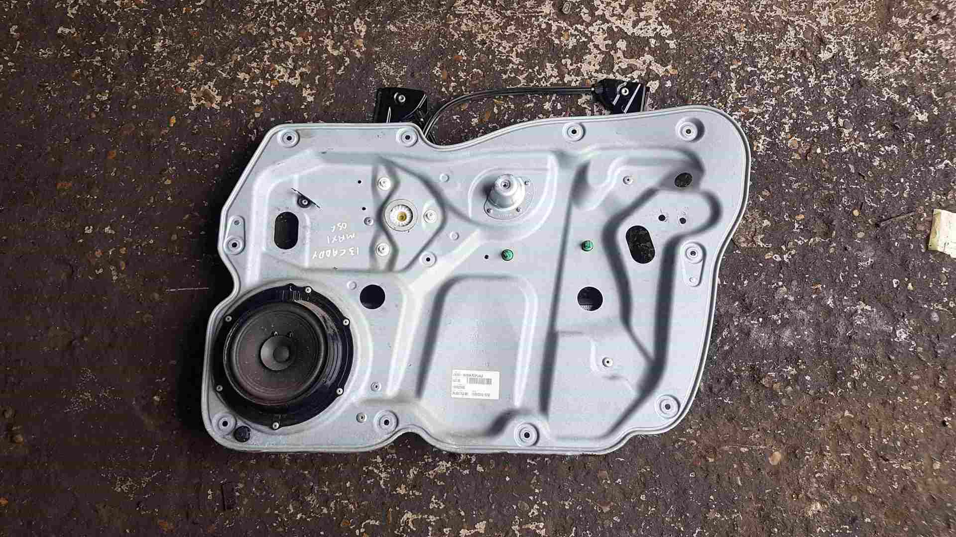 Volkswagen Caddy 2010-2015 Drivers OSF Front Window Regulator 1T0837756m