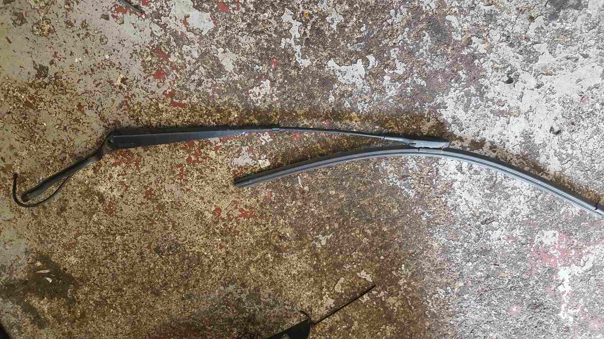 Volkswagen Crafter 2006-2010 Drivers OSF Front Wiper ARM A9068200744