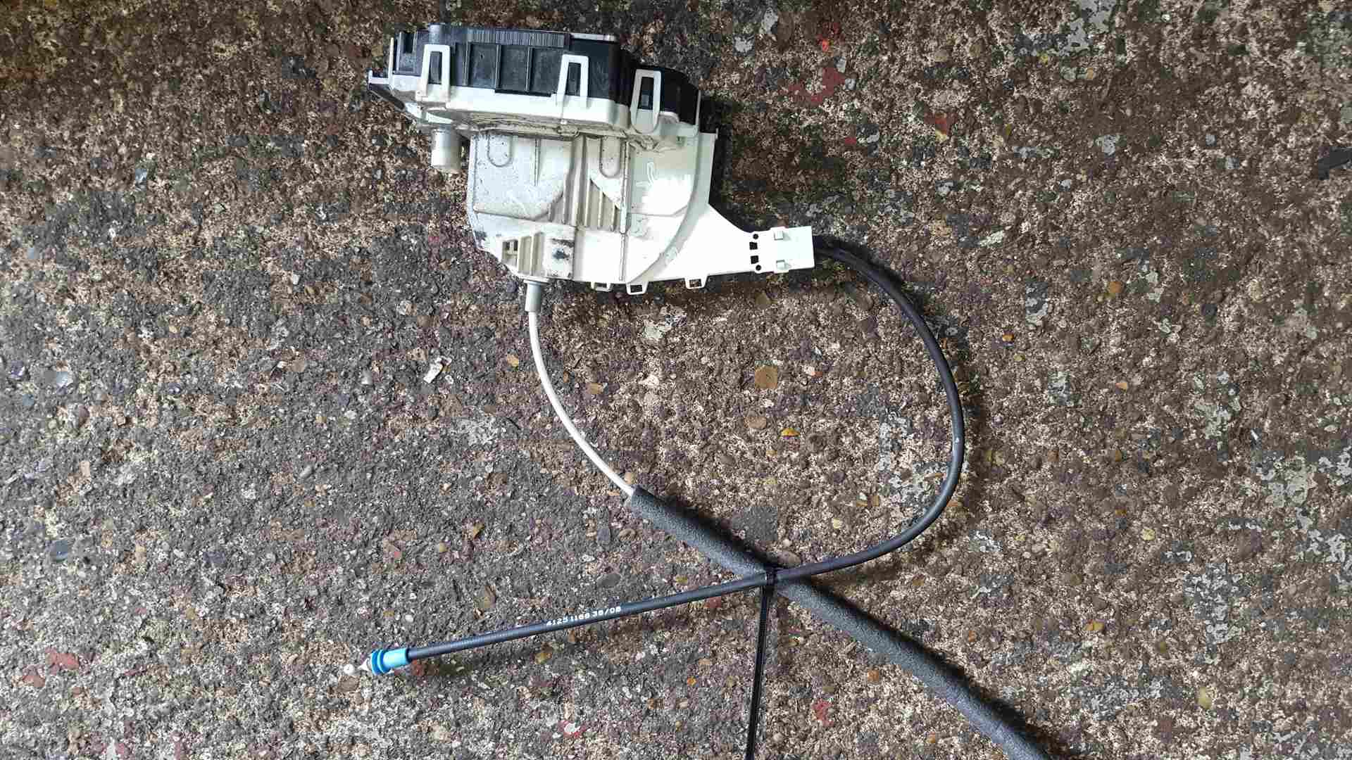 Volkswagen Crafter 2006-2010 Passenger NSF Front Door Lock Mechanism