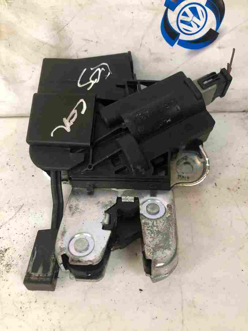 Volkswagen EOS 2005-2016 Boot LID Lock Mechanism Catch 4F5827505d Passat Jetta