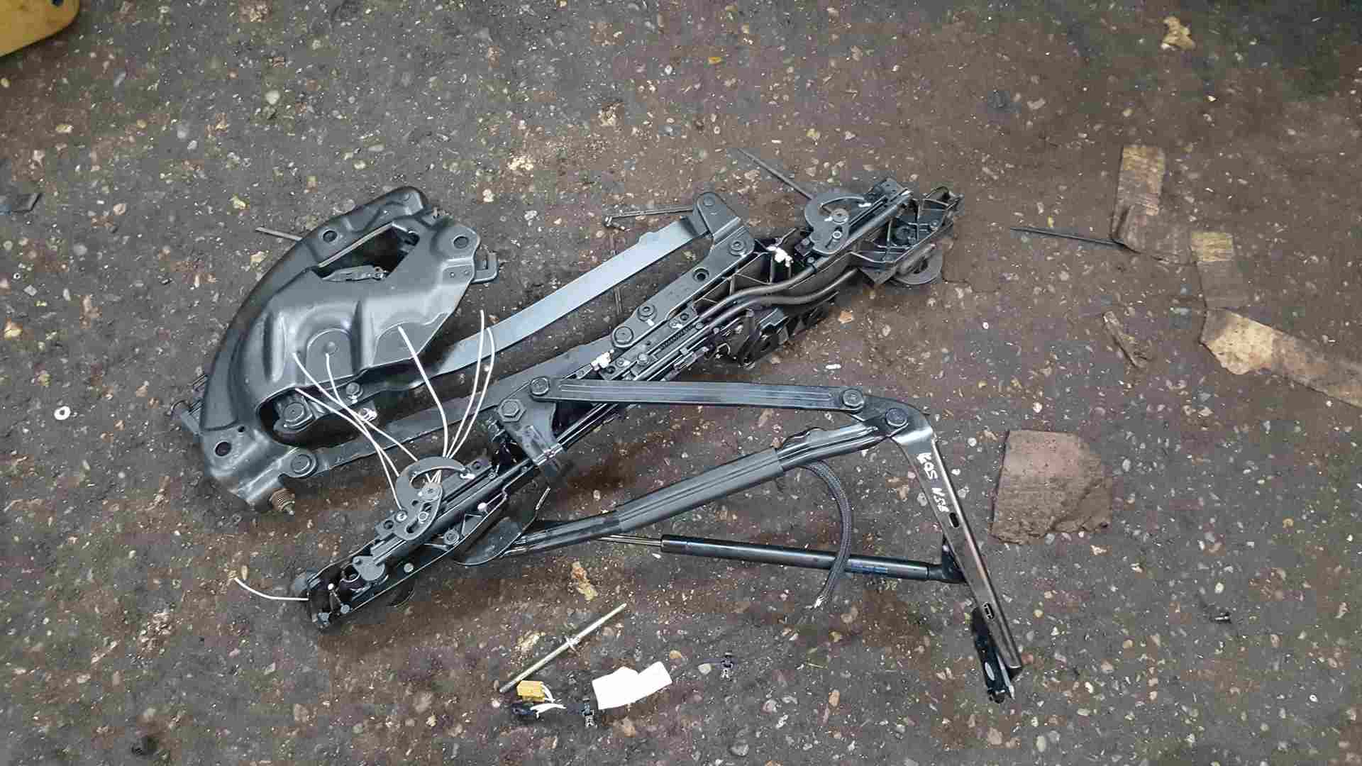 Volkswagen EOS 2005-2016 Passenger NSR Rear Top Boot Hinge Mechanism 1Q0825349C