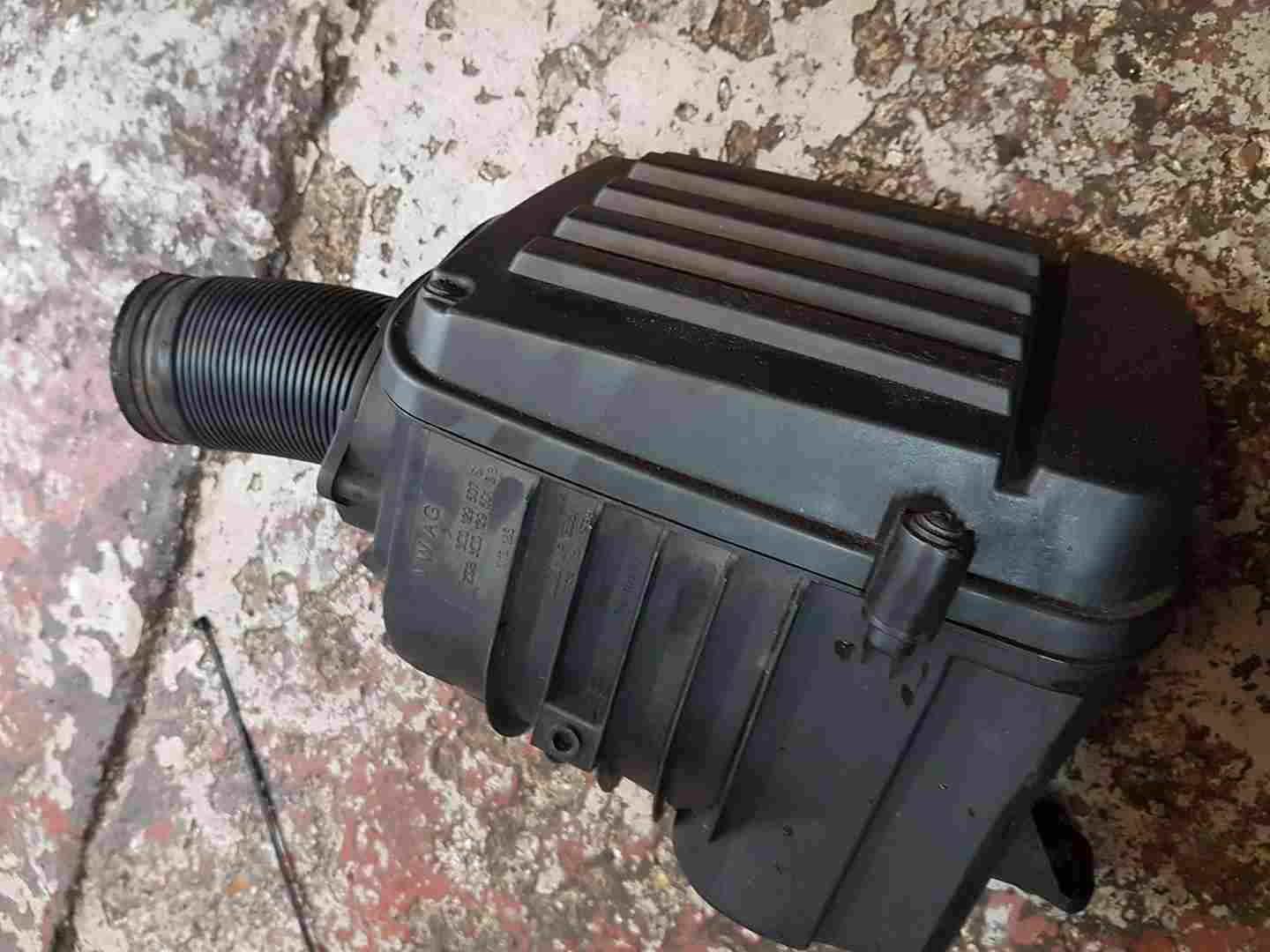 Volkswagen EOS 2006-2015 2.0 FSI Airbox Filter Housing BVY 3C0129607S