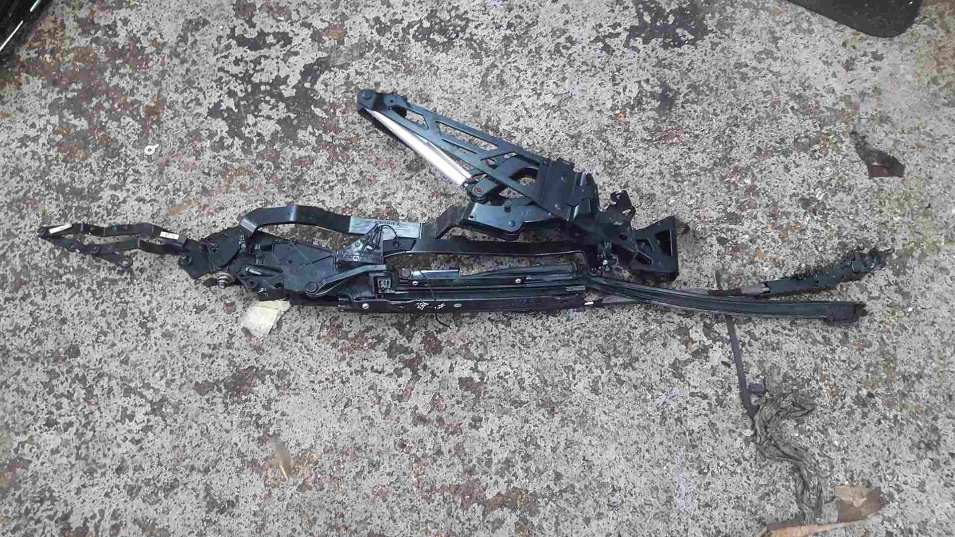 Volkswagen EOS 2006-2015 Drivers OSR Rear Roof Hinge Mechanism 1Q0871029C