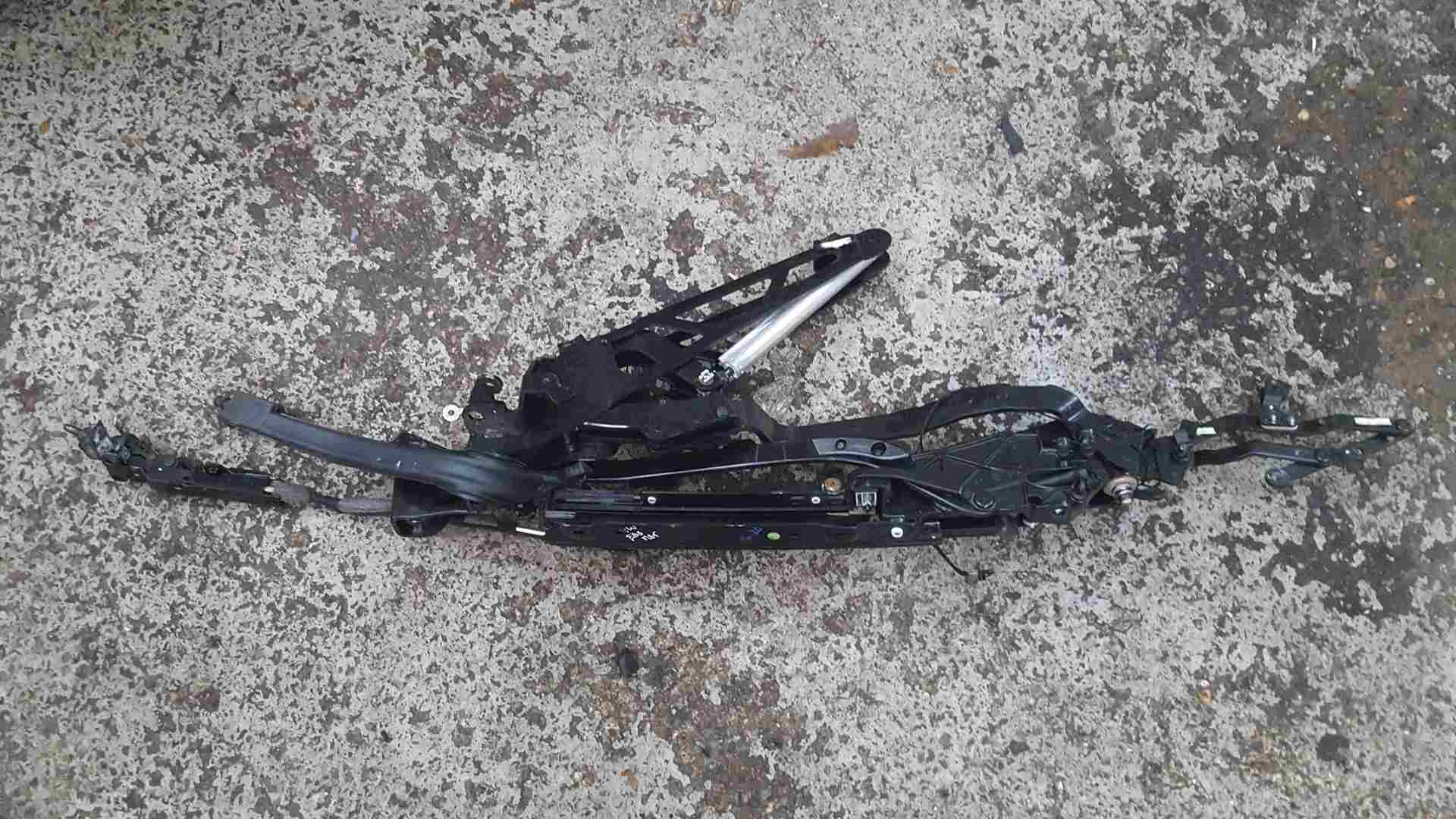 Volkswagen EOS 2006-2015 Passenger NSR Rear Roof Hinge Mechanism