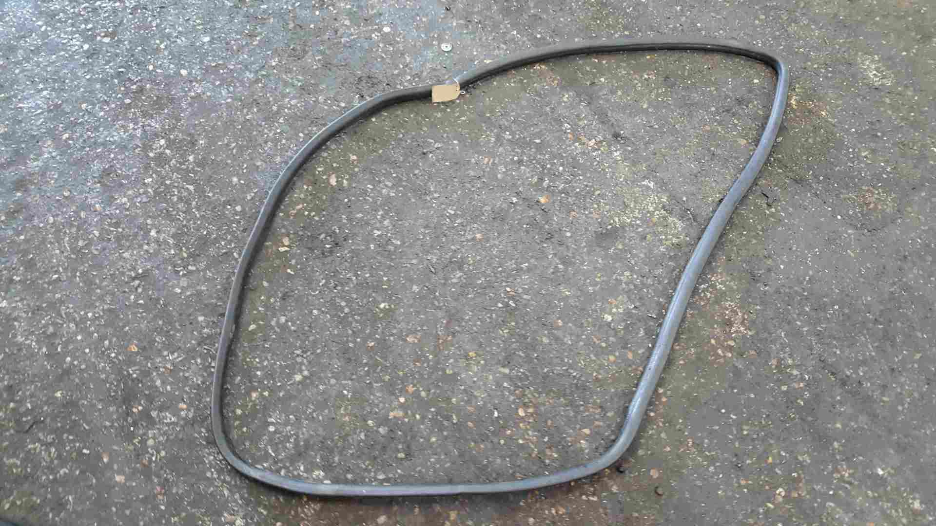 Volkswagen Fox 2005-2011 Drivers OSF Front Door Rubber Seal