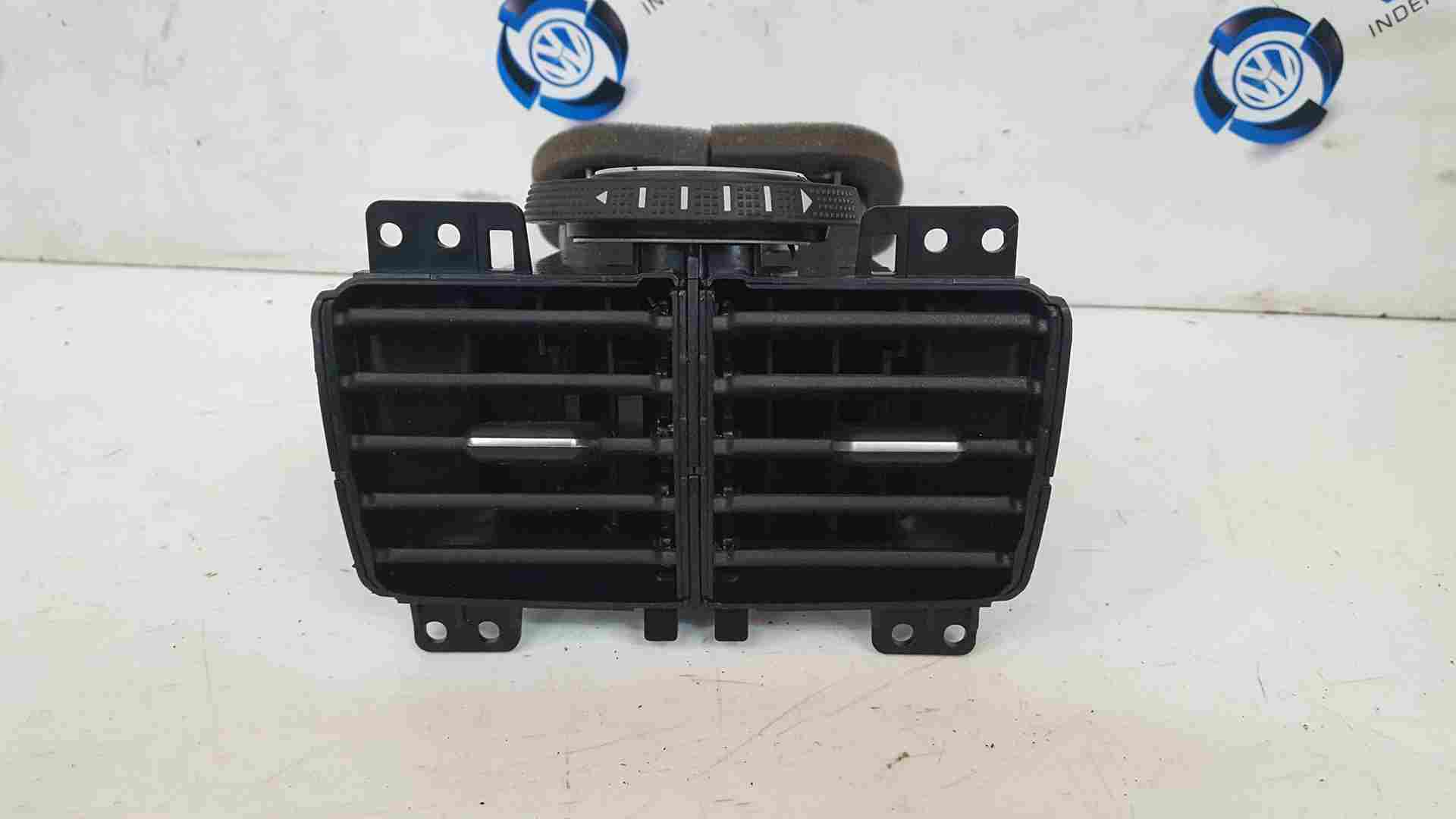 Volkswagen Golf 7 2012-2020 Rear Centre AIR Vent Grill 5G0819203