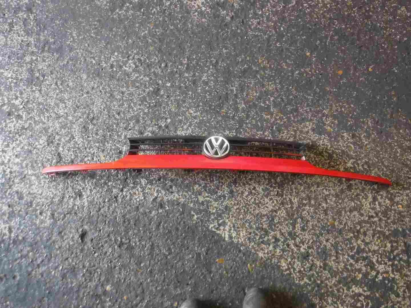 Volkswagen Golf MK3 1991-1999 Front Grill Grille Insert Red D8 1H6853653C