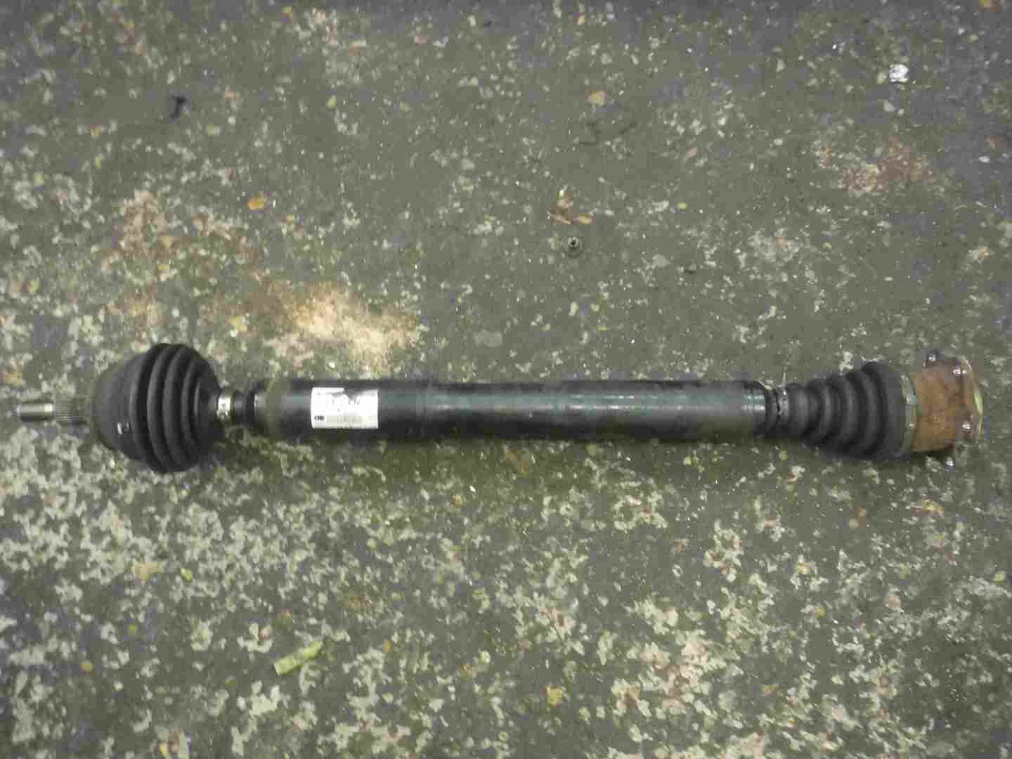Volkswagen Golf MK4 1997-2004 1.4 8v Drivers OSF Front Driveshaft