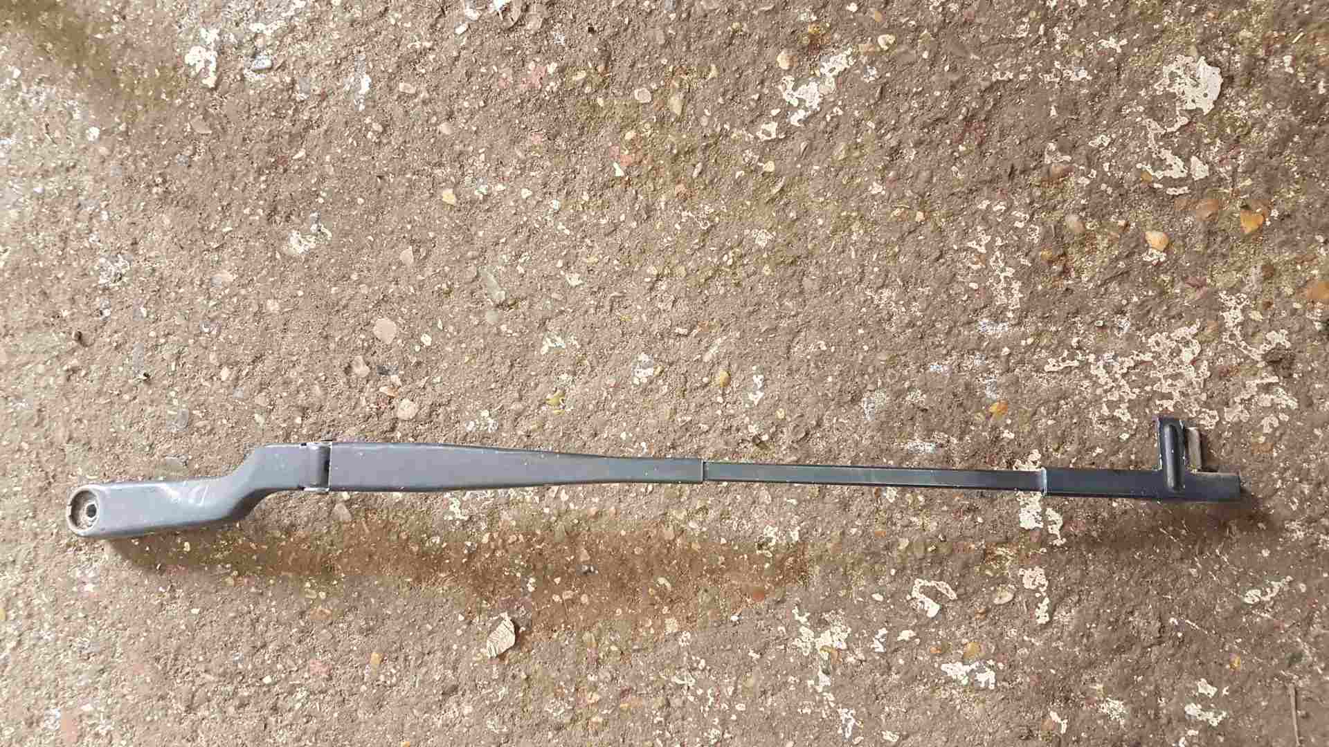 Volkswagen Golf MK4 1997-2004 Drivers OSF Front Windscreen Wiper ARM 1J2955409d