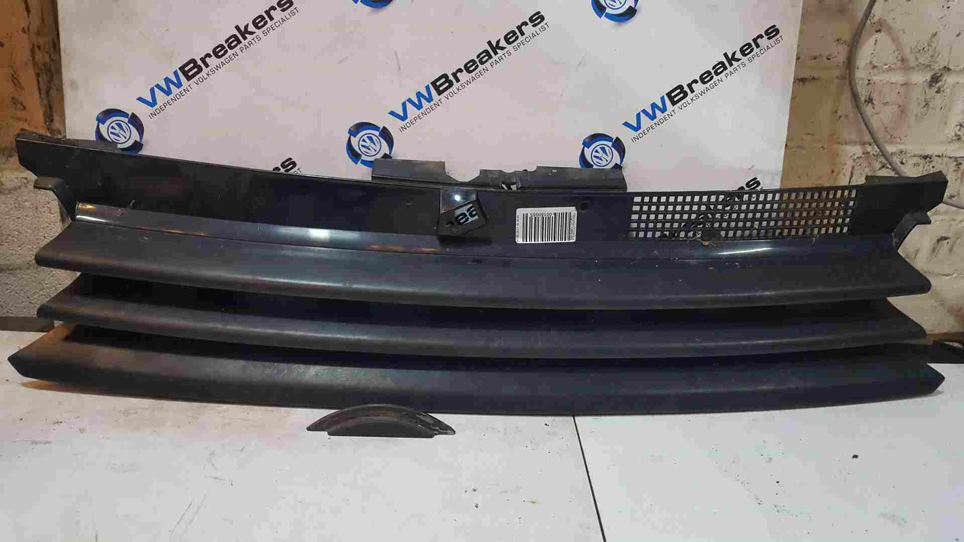 Volkswagen Golf MK4 1997-2004 Front Bumper + Bonnet Debadged Grill Insert Black