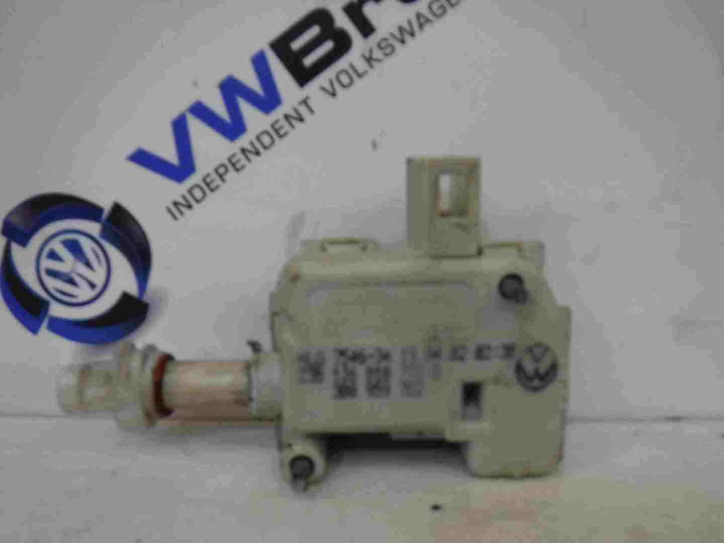 Volkswagen Golf MK4 1997-2004 Fuel Flap Solenoid Motor Locking 1J6810773A