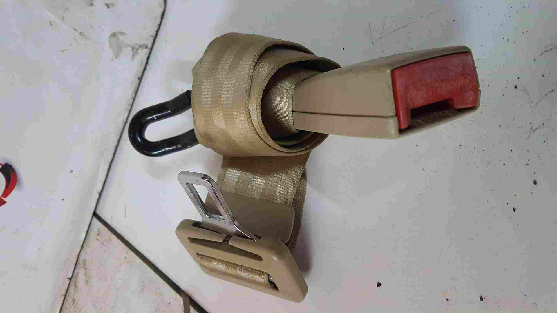 Volkswagen Golf MK4 1997-2004 Middle Seat Belt + Buckle Clip Anchor Beige