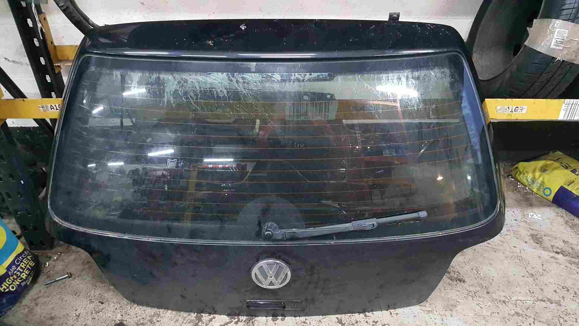 Volkswagen Golf MK4 1997-2004 Rear Tailgate Boot Black Lc9z Debadged