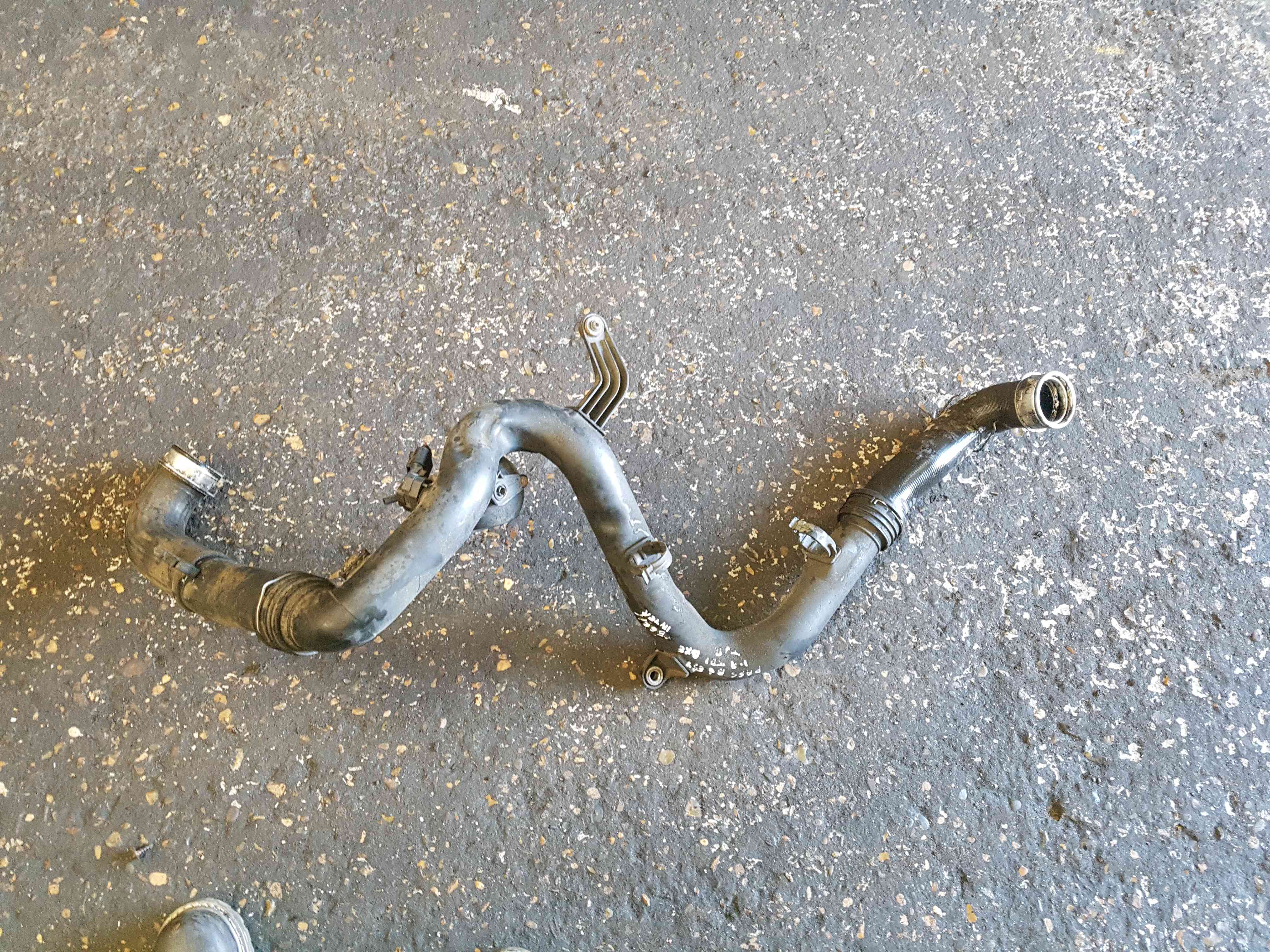 Volkswagen Golf MK5   Passat B6 2003-2009 1.9 TDI Intercooler Turbo Pipe BXE