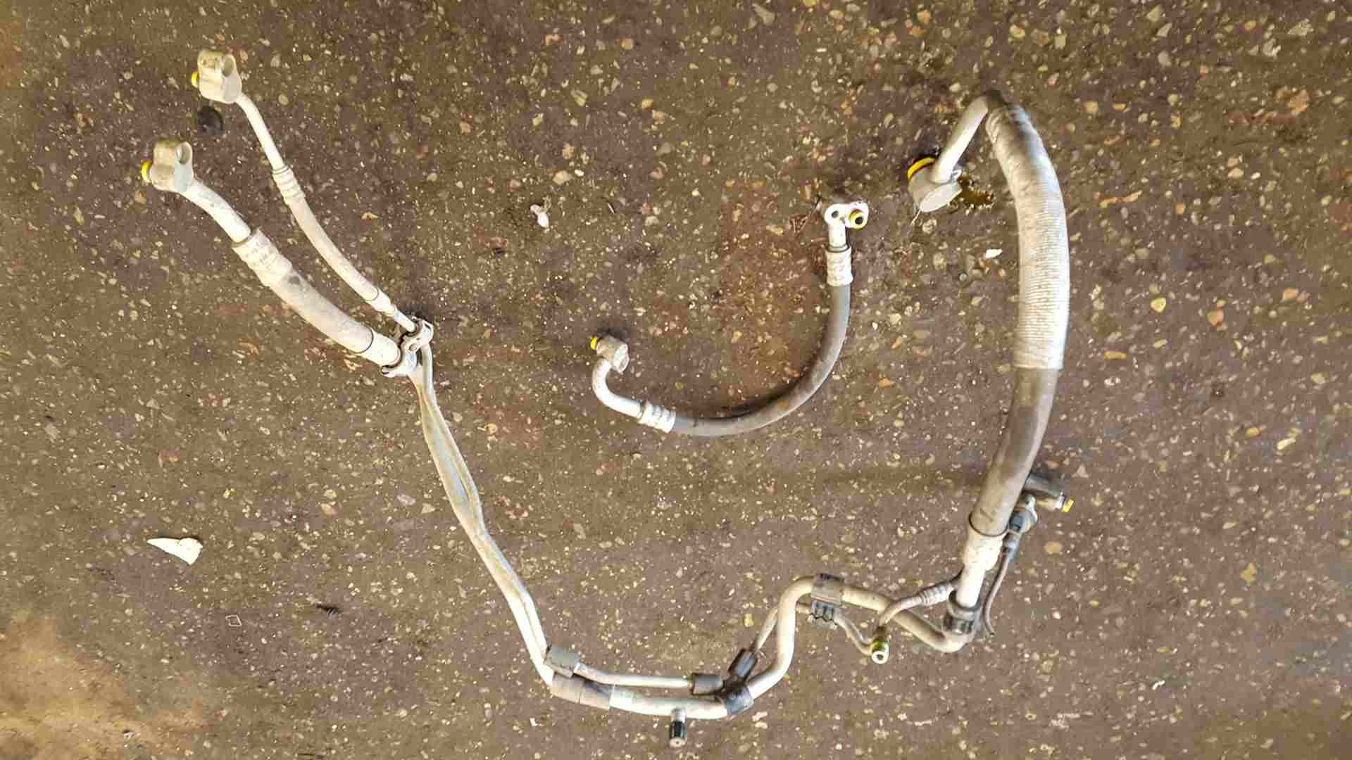 Volkswagen Golf MK5 2003-2009 1.4 16V BCA Aircon Pipes  SET X3