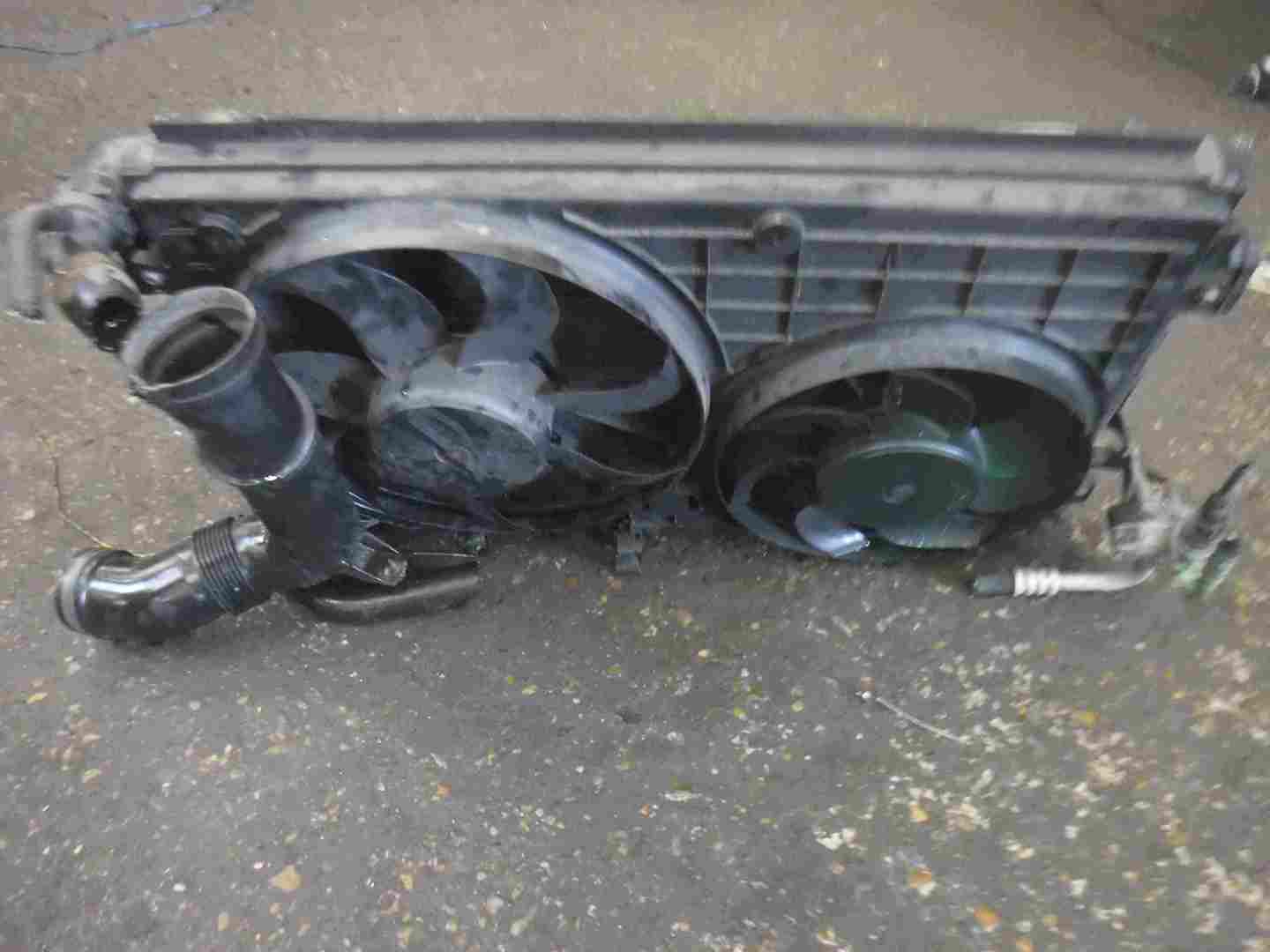 Volkswagen Golf MK5 20032009 2.0 FSi Radiator Cooling Fan Rad Pack