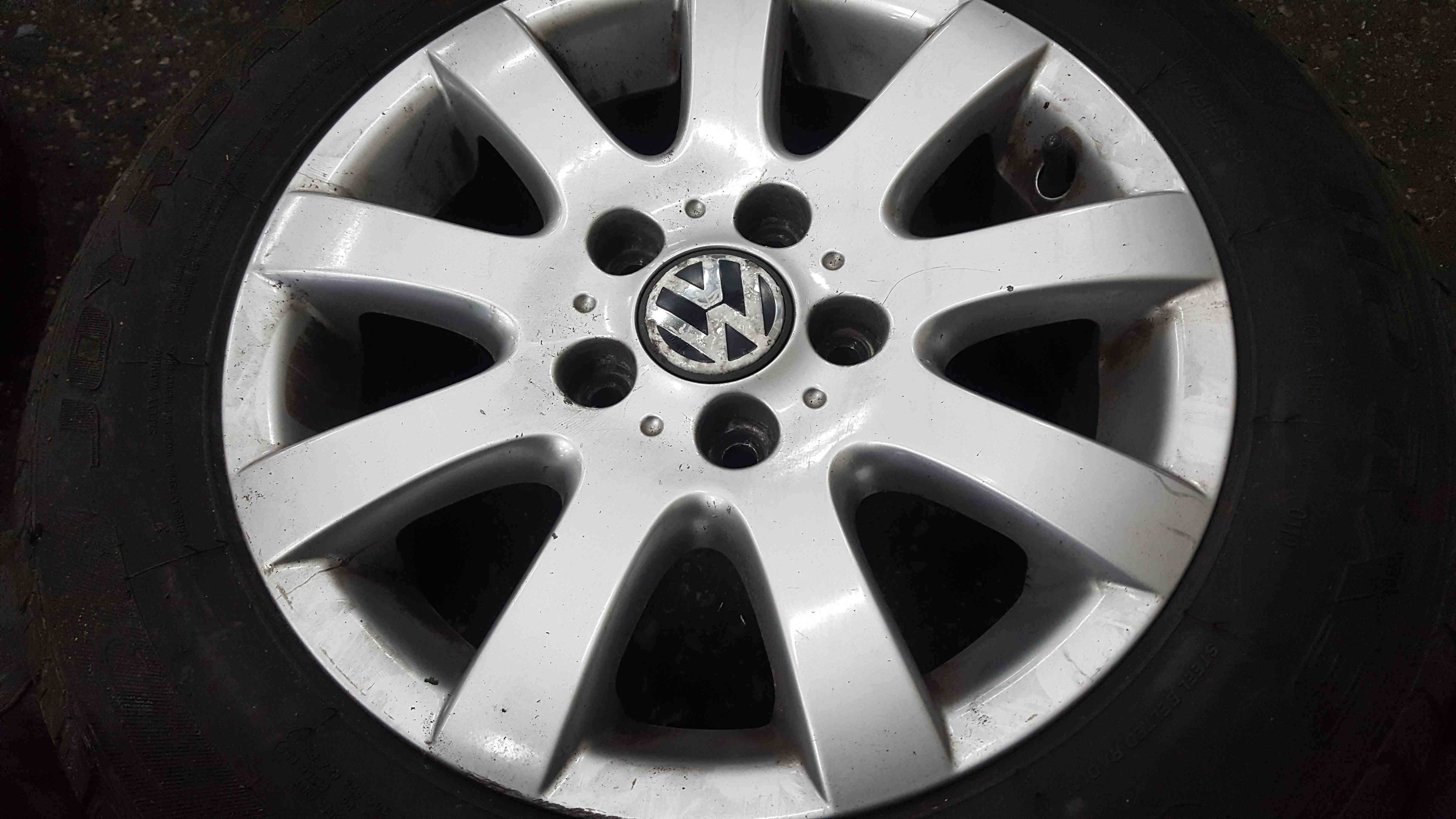 Volkswagen Golf MK5 2003-2009 Borbet Alloy Wheel 4/5 195/65/15 9 Spoke 6Mm Tyre
