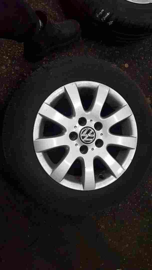 Volkswagen Golf MK5 2003-2009 Borbet Alloy Wheel 4/5 195/65/15 9 Spoke 6Mm Tyre
