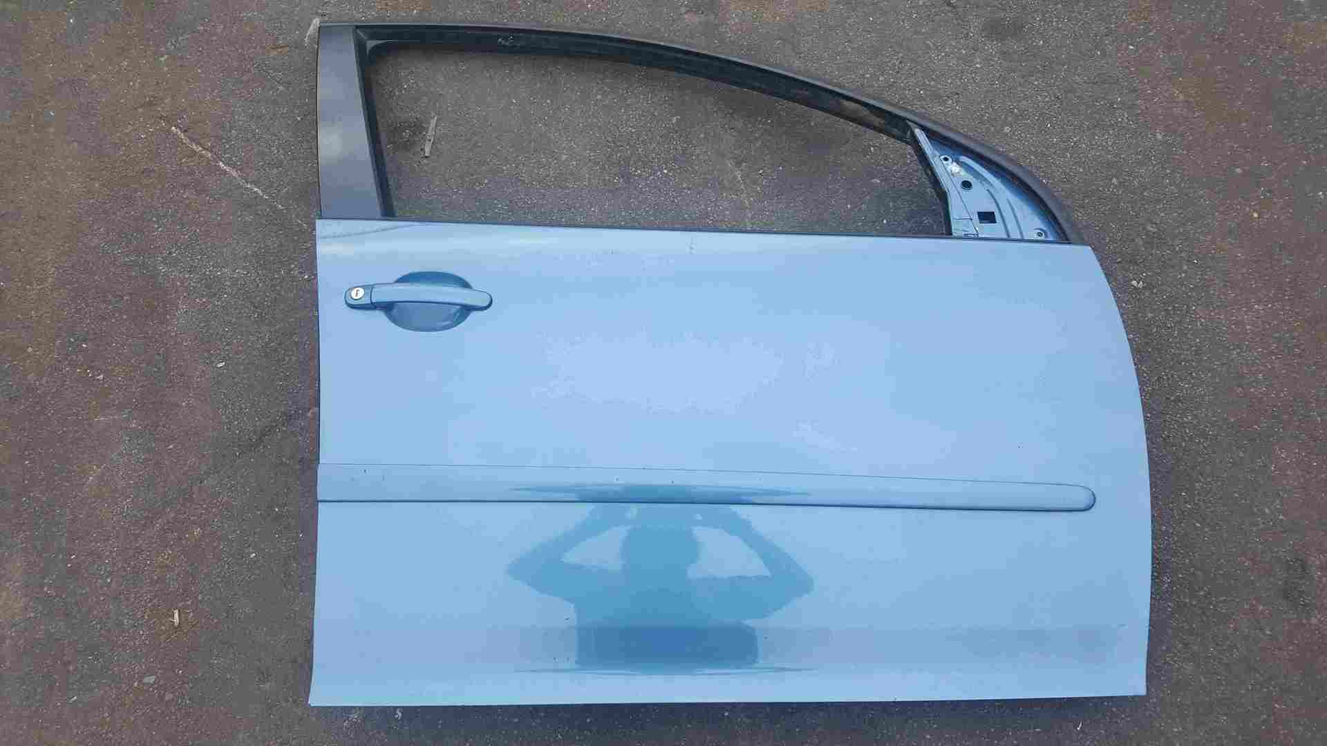 Volkswagen Golf MK5 2003-2009 Drivers OSF Front Door Blue LA5S 5dr