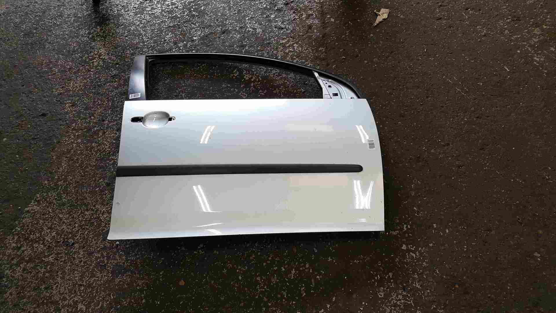 Volkswagen Golf MK5 2003-2009 Drivers OSF Front Door Silver LA7W 5dr