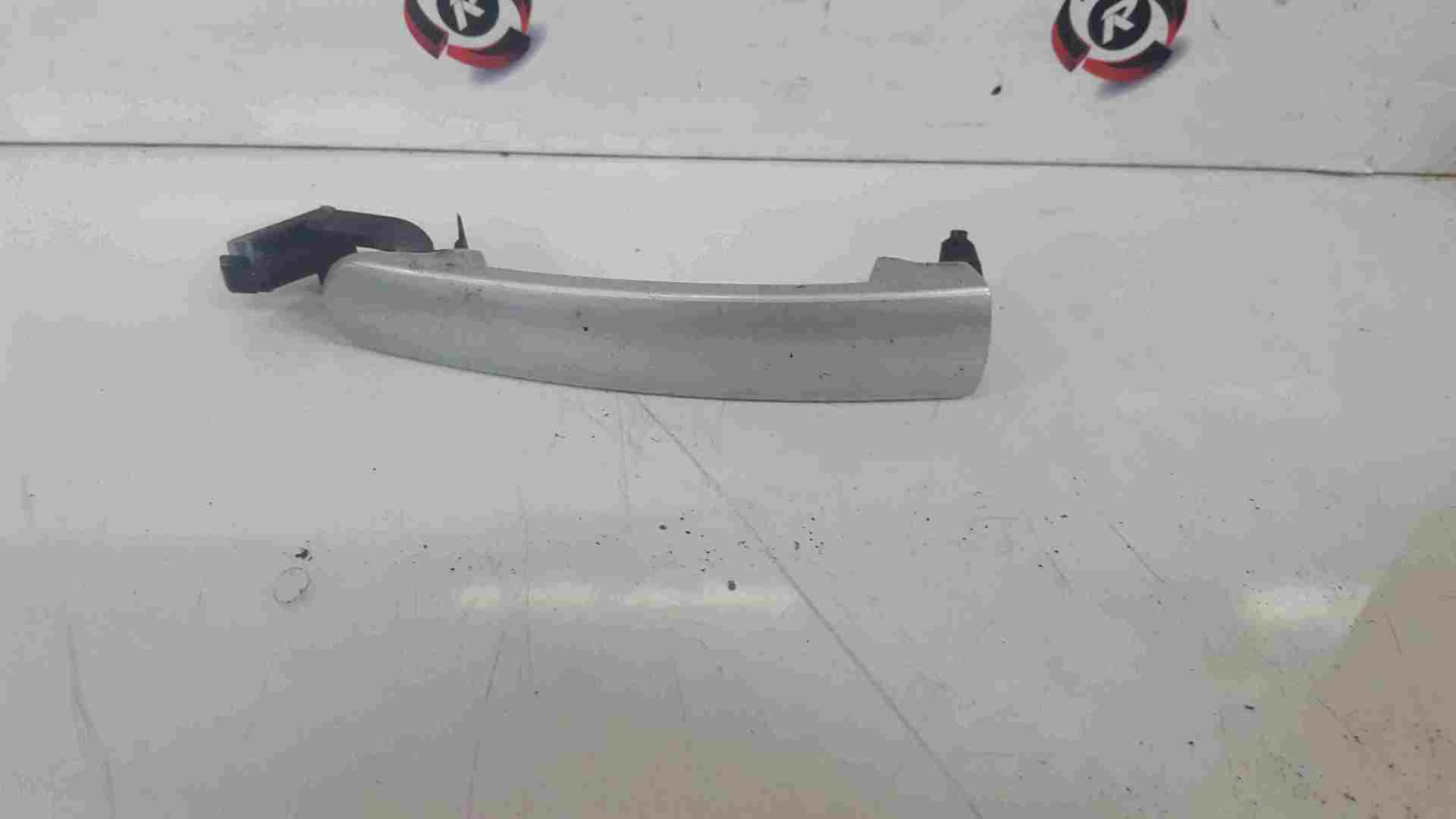 Volkswagen Golf MK5 2003-2009 Drivers OSR Rear Exterior Door Handle Silver LA7W