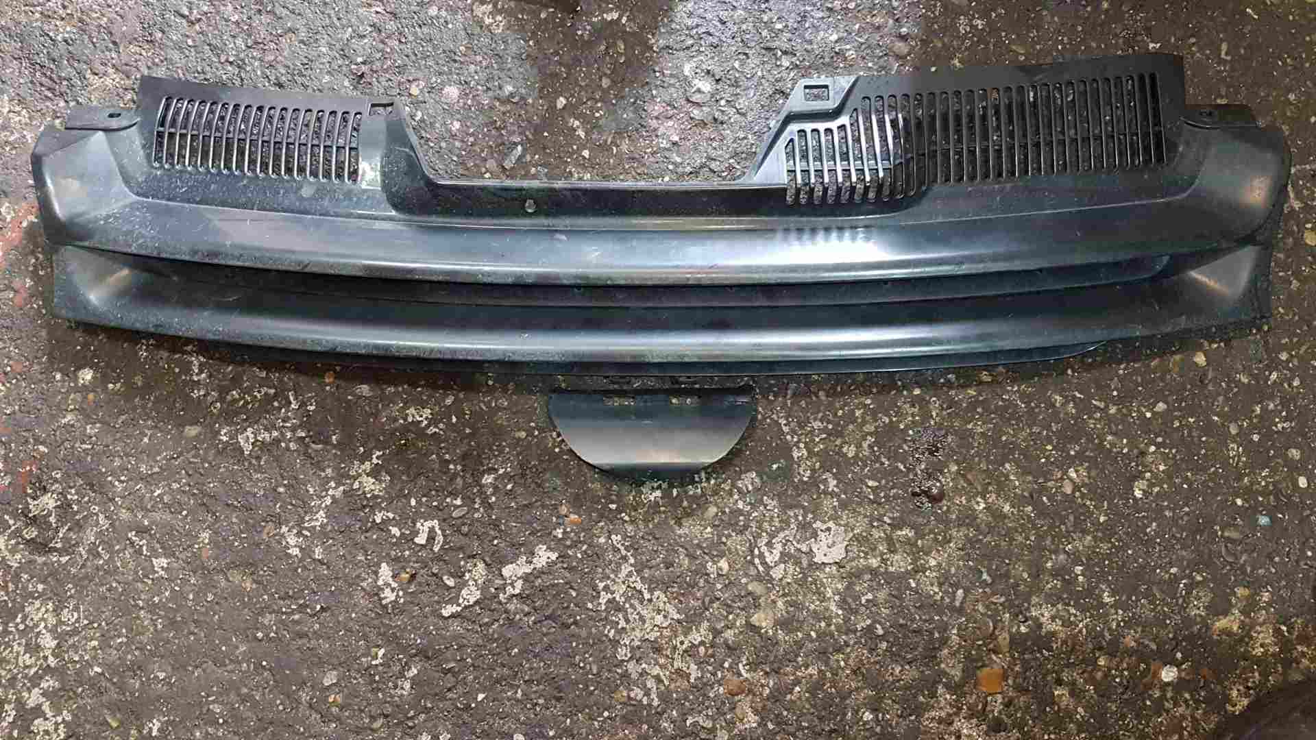 Volkswagen Golf MK5 2003-2009 Front Bumper + Bonnet Debadged Grill Insert Black