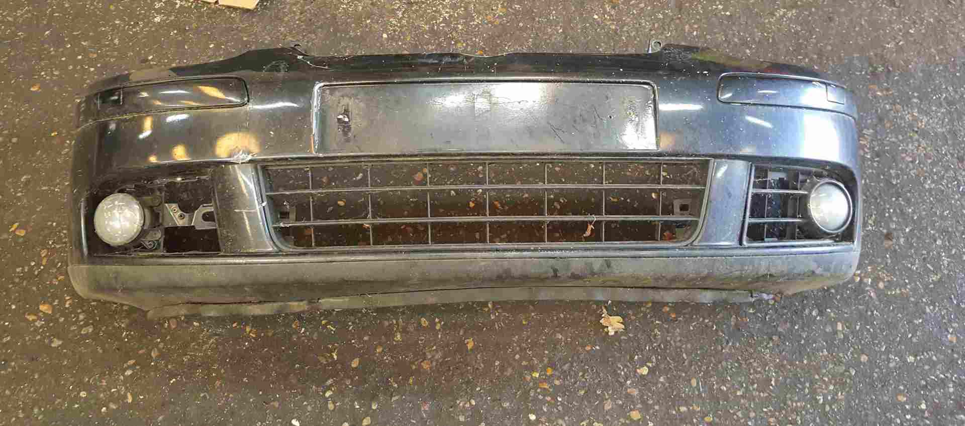 Volkswagen Golf MK5 2003-2009 Front Bumper Black LC9Z Xenon Jets Included
