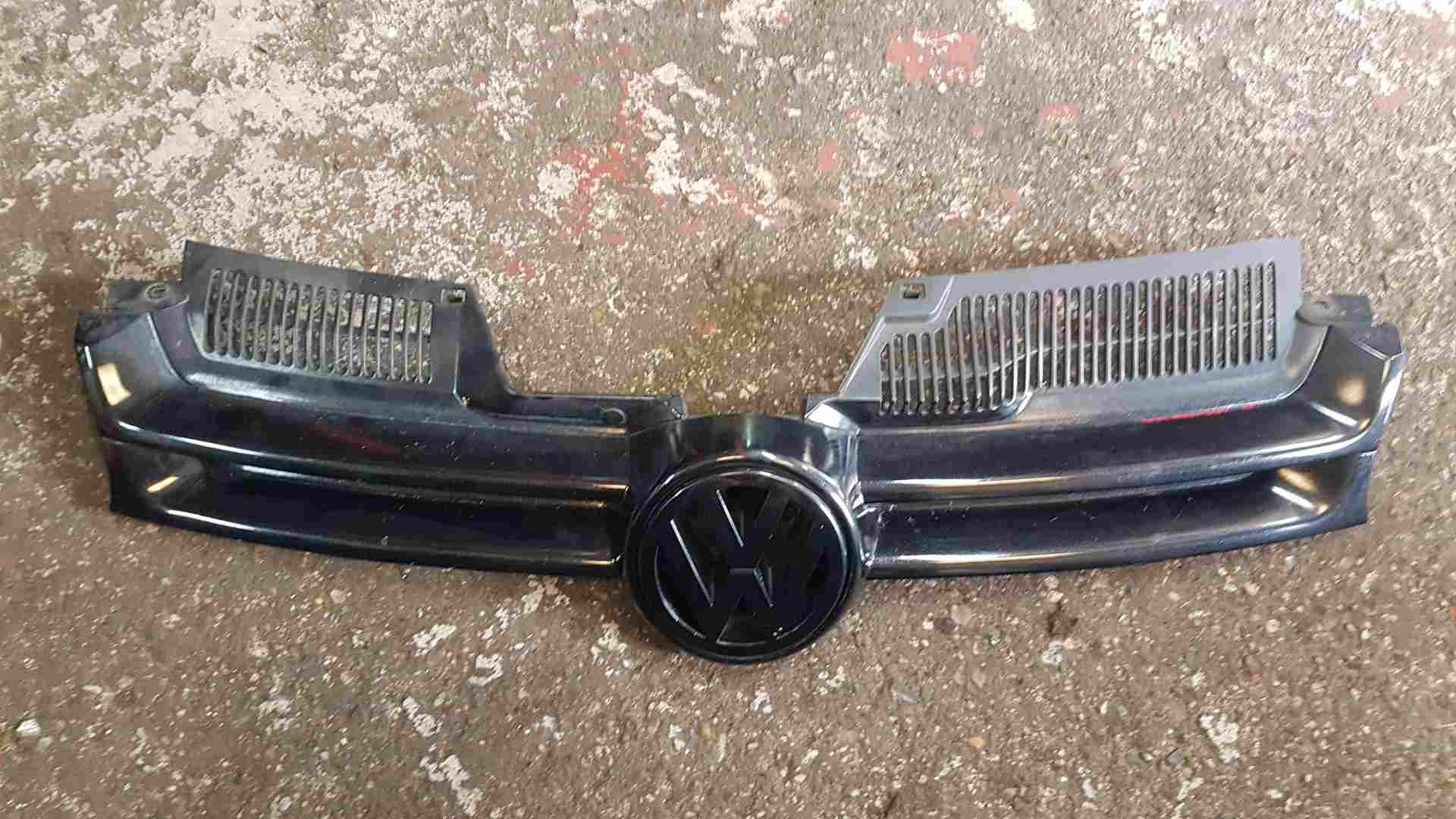 Volkswagen Golf MK5 2003-2009 Front Grill Grille Badge Painted Black 
