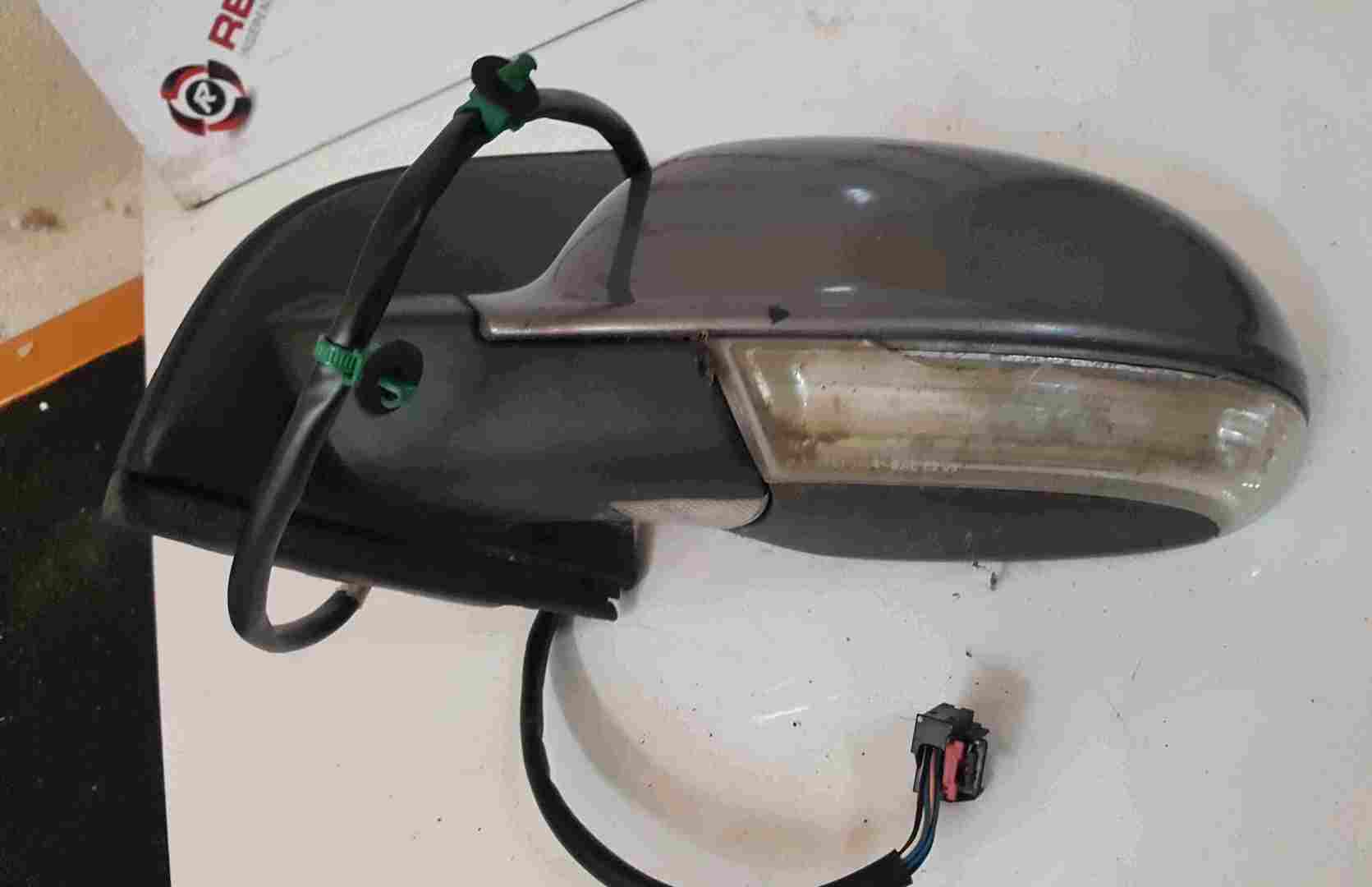 Volkswagen Golf MK5 2003-2009 Passenger NS Wing Mirror Grey LA7T Puddle Light