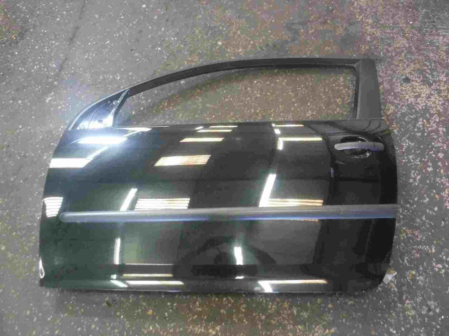 Volkswagen Golf MK5 2003-2009 Passenger NSF Front Door Black L041 LO41 3dr