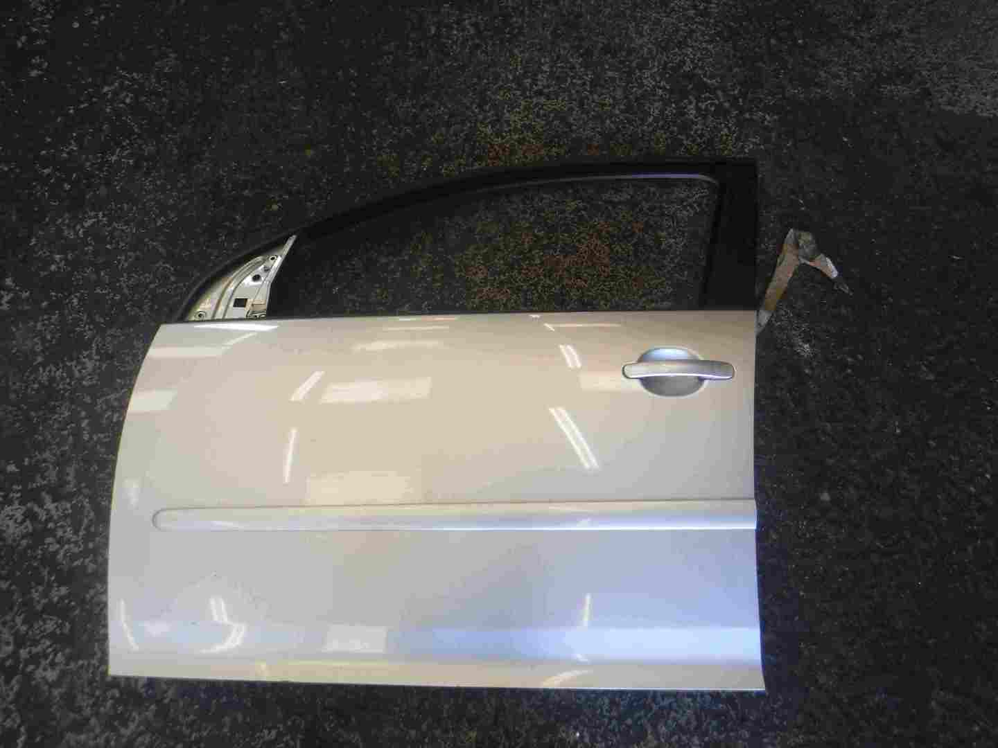 Volkswagen Golf MK5 2003-2009 Passenger NSF Front Door Silver LA7W 3DR